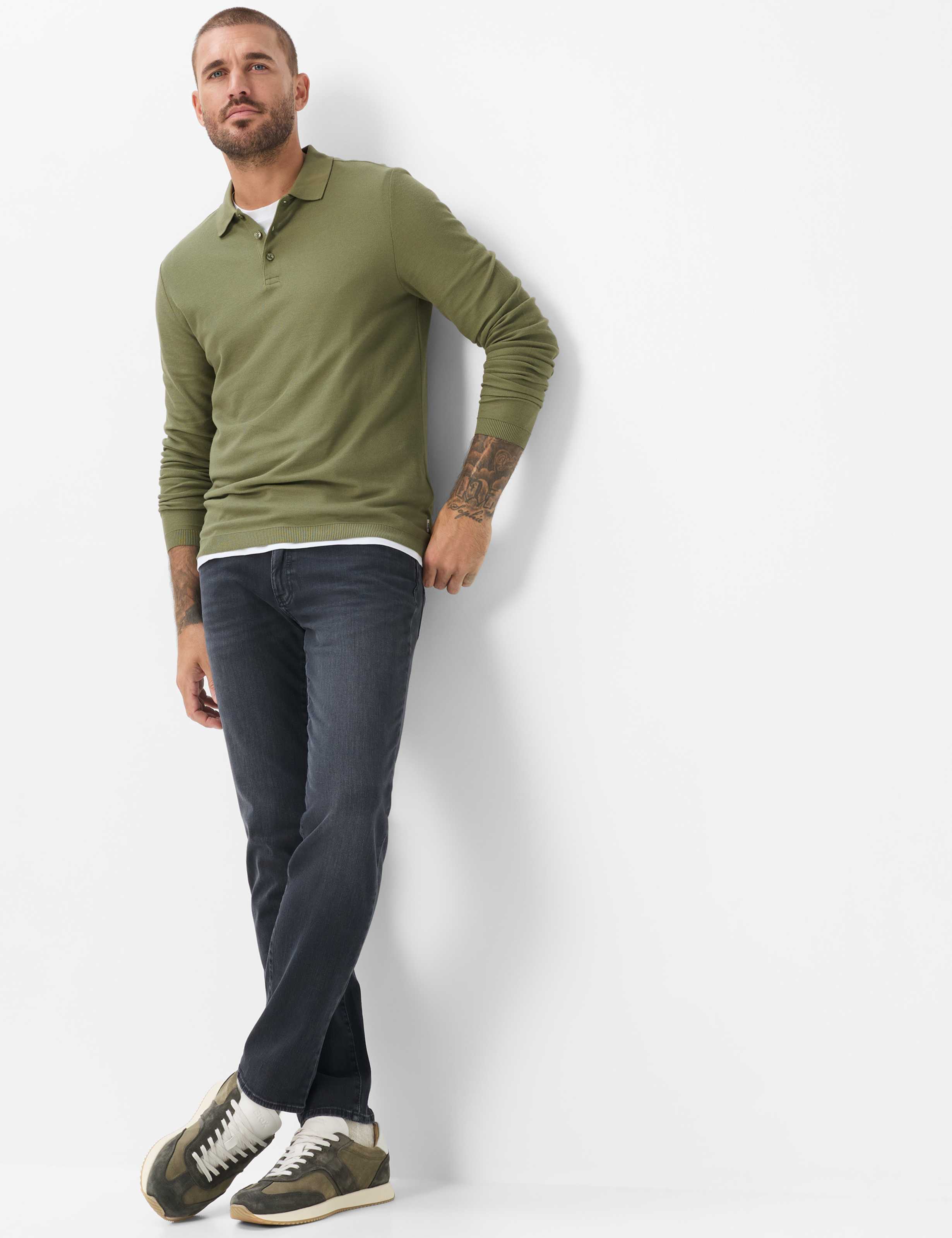 Herren Style CADIZ Denim Dunkelgrau Straight Fit Model Outfit