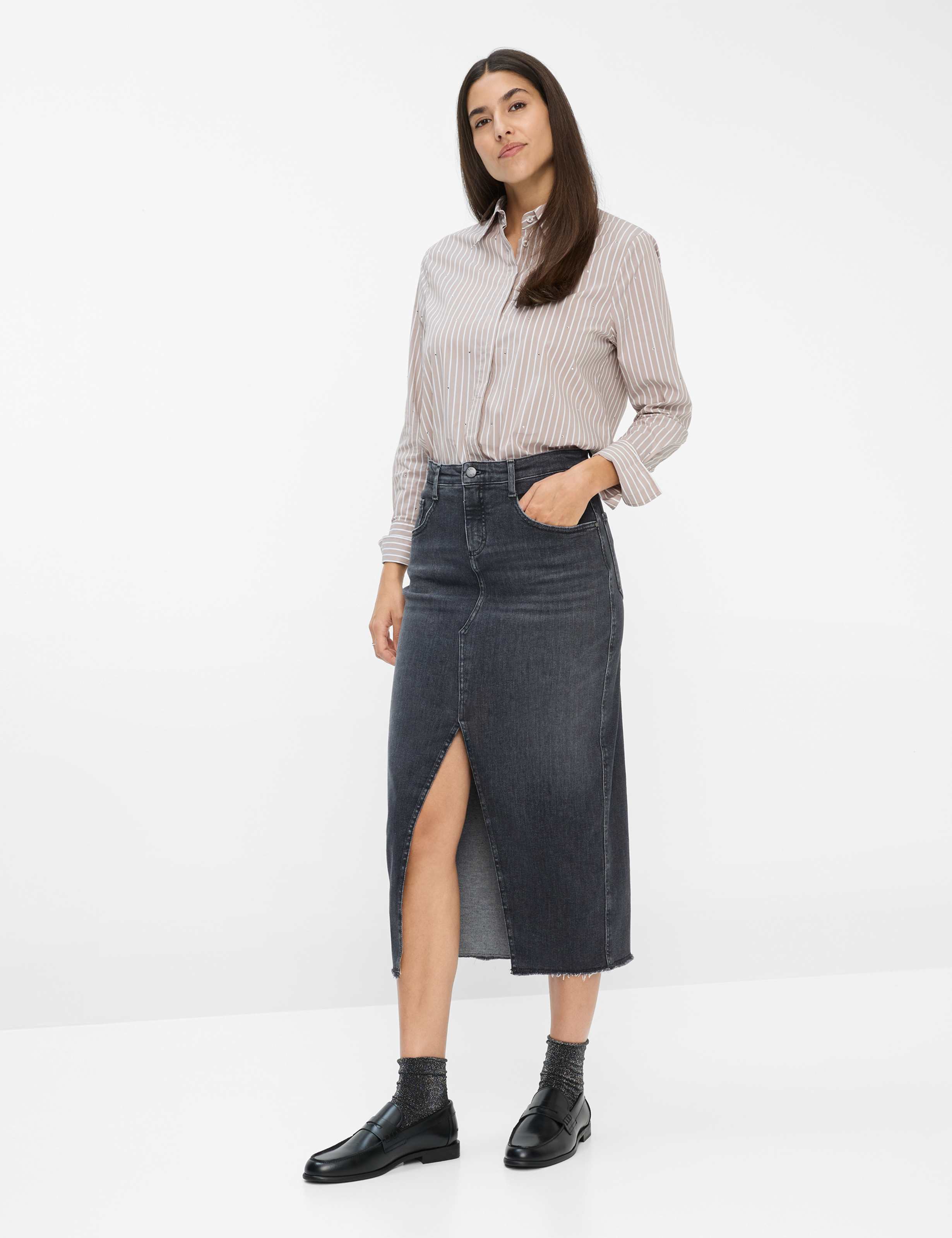 Damen Style KACIE Denim Dunkelgrau Slim Fit Model Outfit