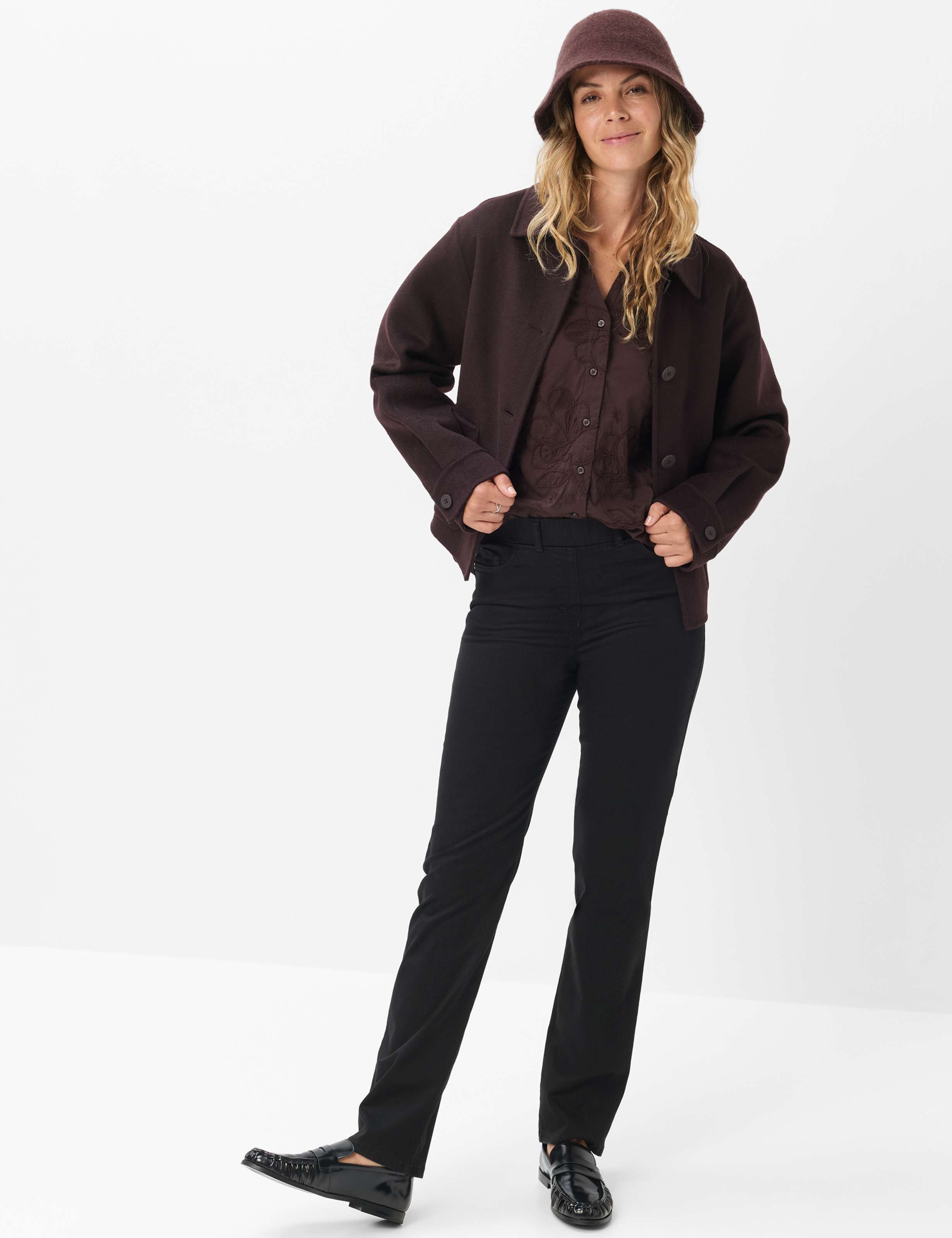 Damen Style LAVINA STRAIGHT Schwarz Super Slim Fit Model Outfit