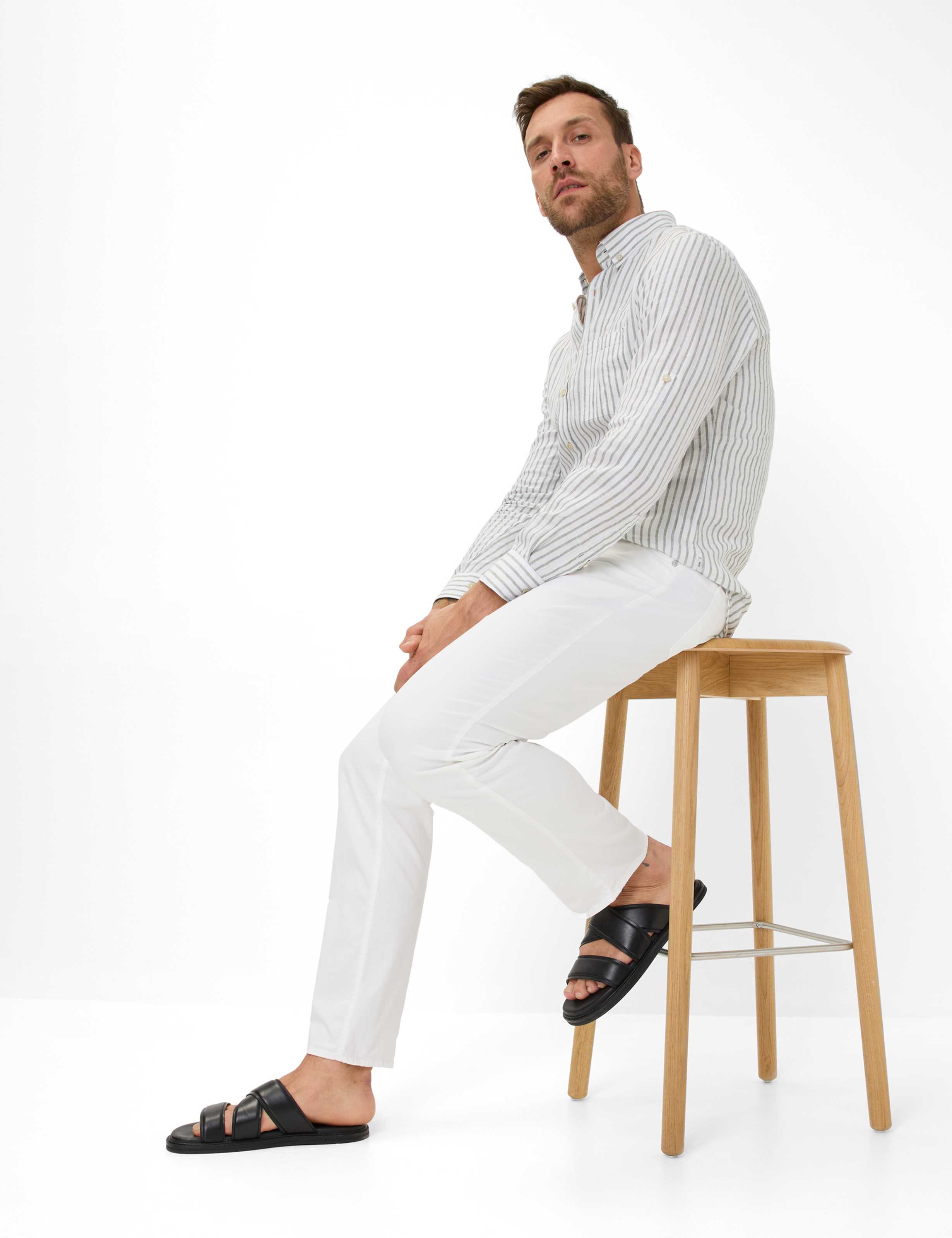 Men Style COOPER White Regular Fit Detail 1