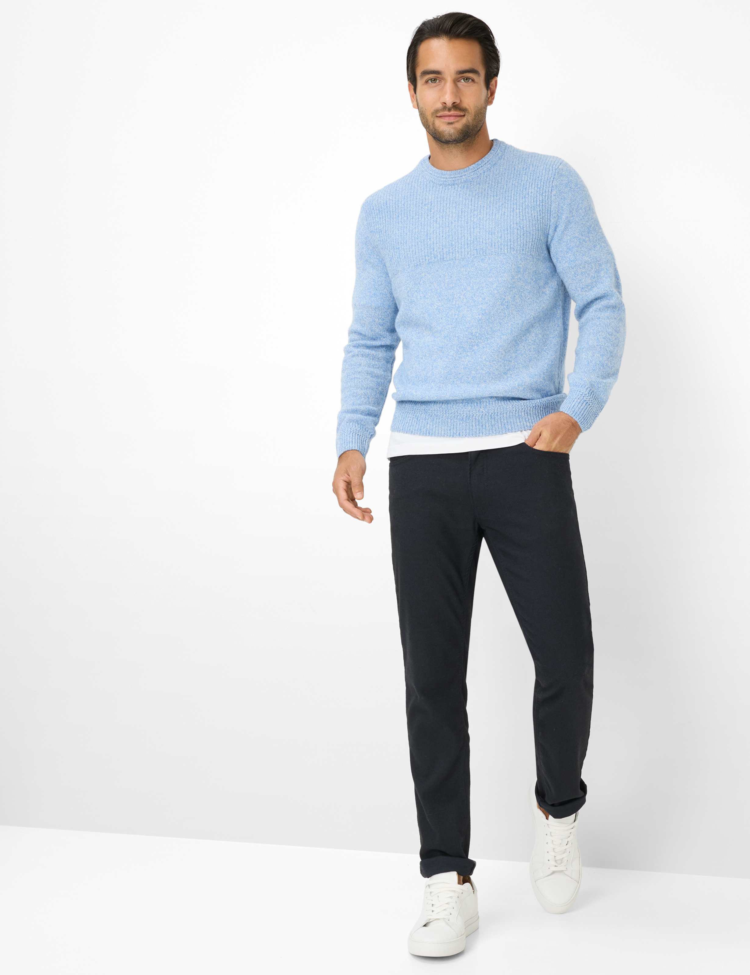 Heren Style CHUCK Donkerblauw Modern Fit Model outfit
