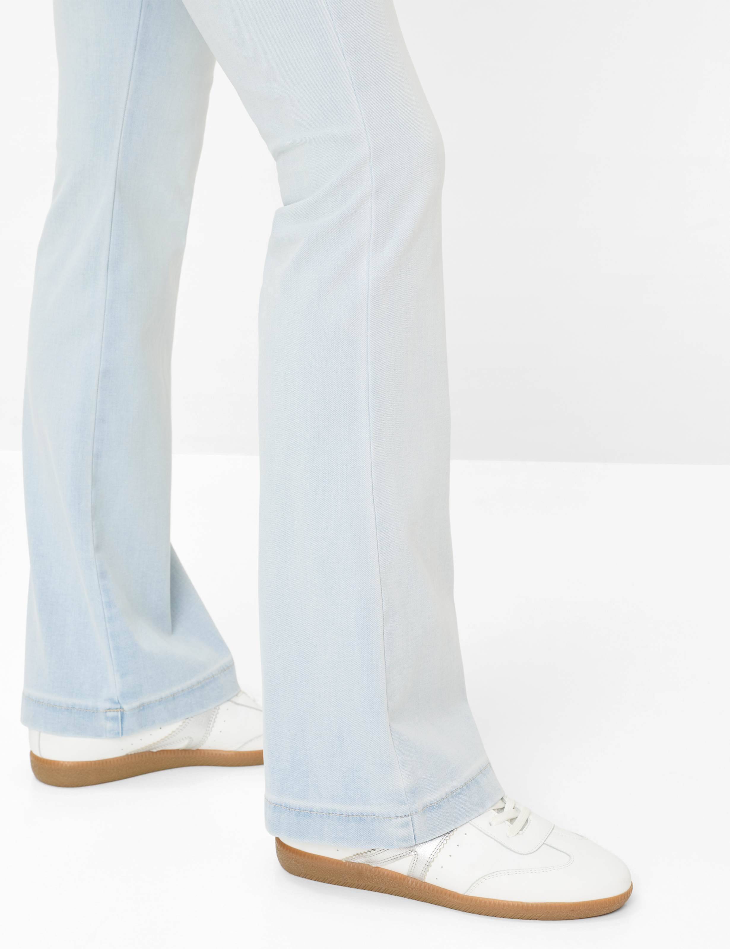 Women Style SHAKIRA Denim Blue Slim Fit Detail 2