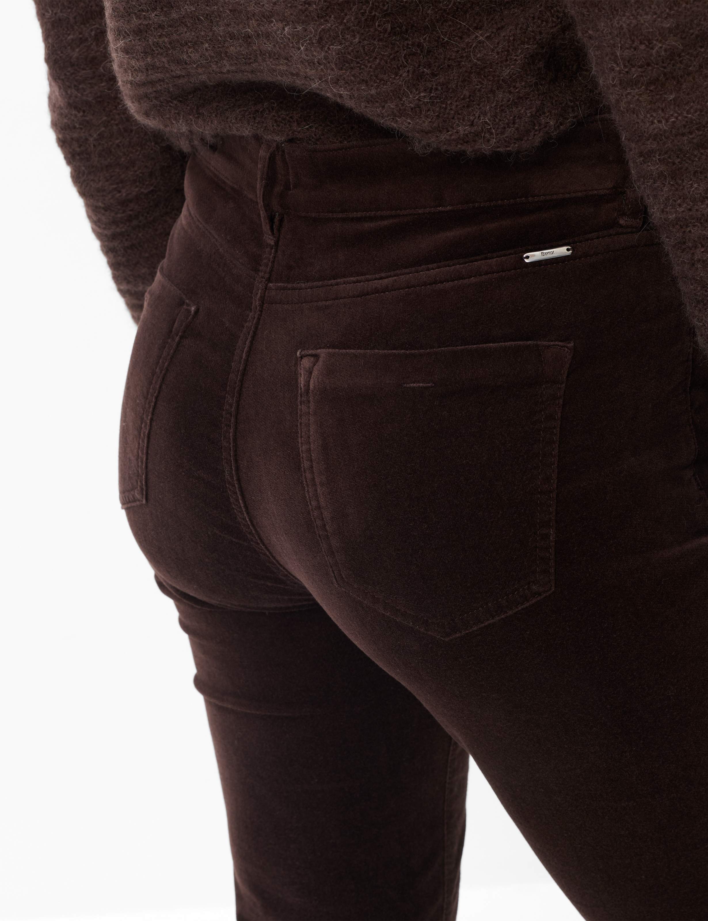 Dame Style CAROLA Mørkebrun Feminine Fit Detalje 2