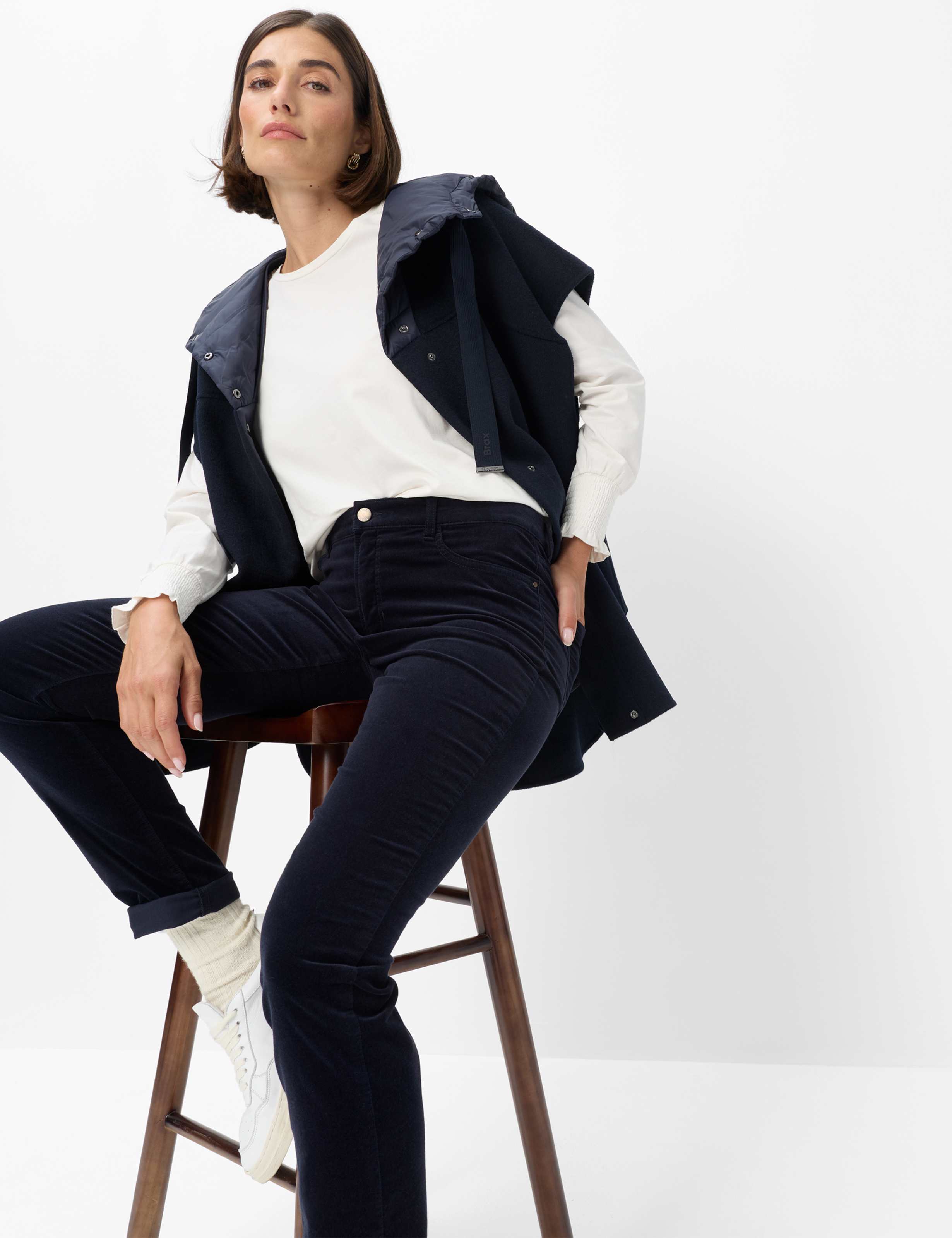 Femme Style CAROLA Bleu Foncé Feminine Fit Détail 1