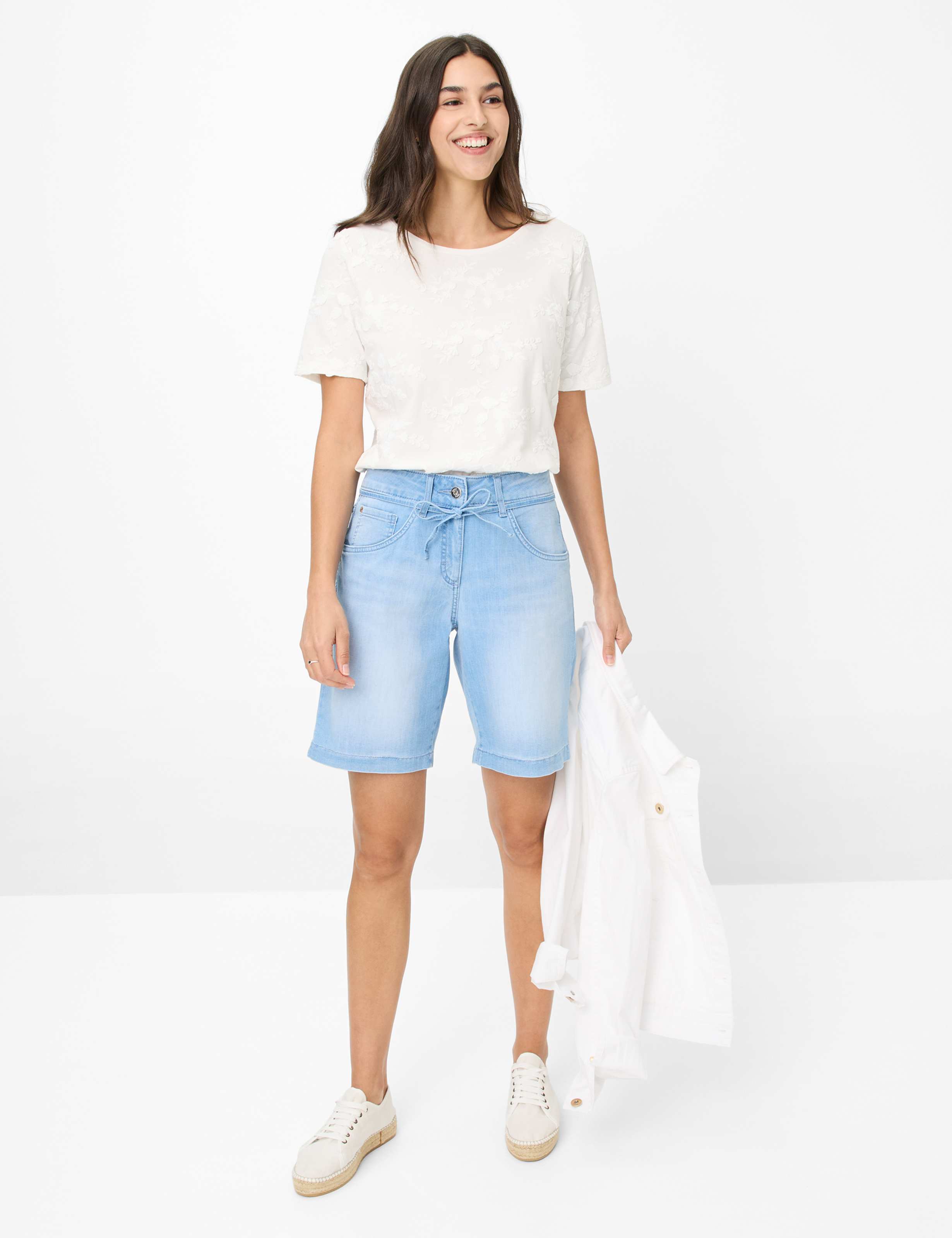 Damen Style MAINE B Denim Hellblau Wide Leg Model Outfit