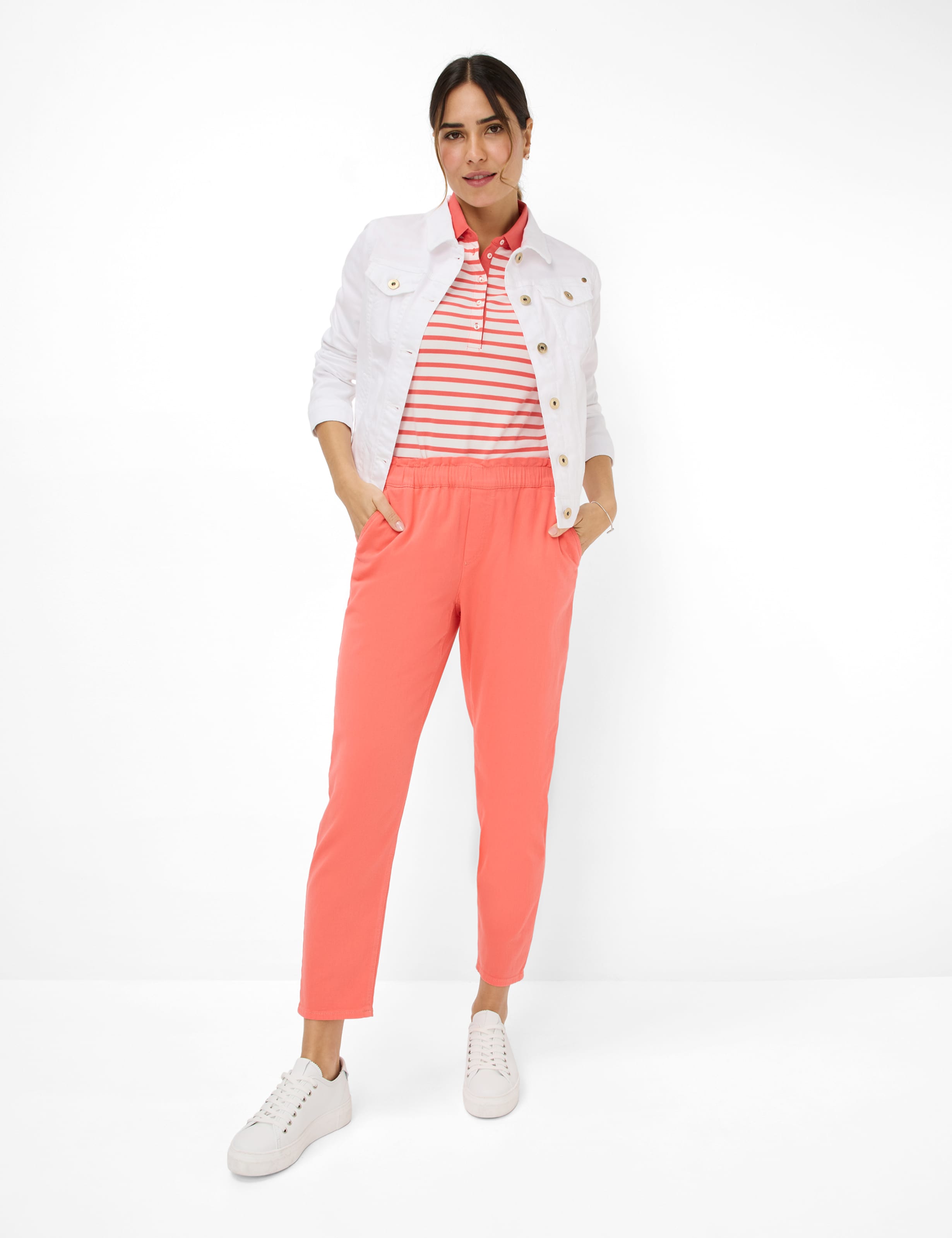 Dames Style MONA S Denim Lichtrood Relaxed Fit Model outfit