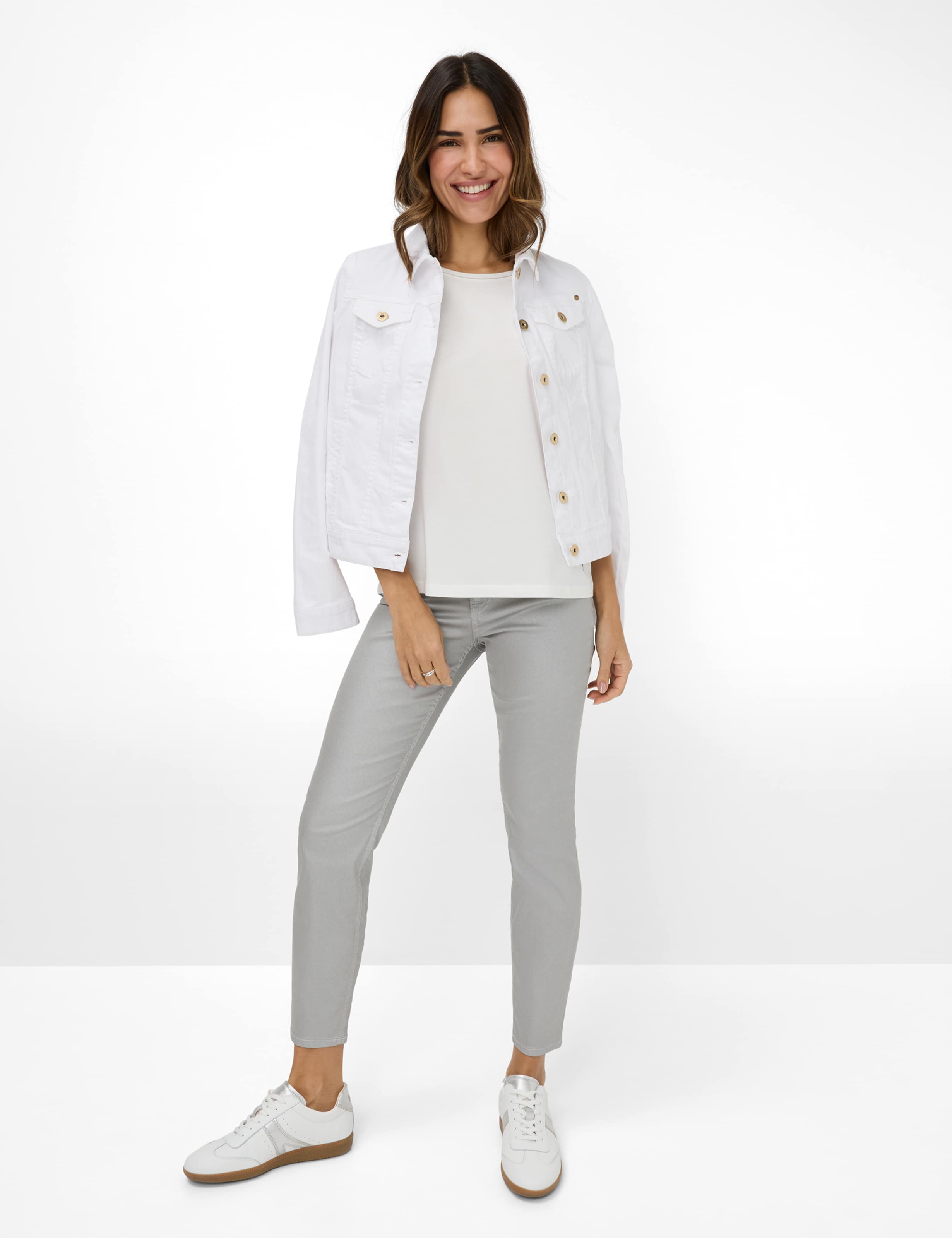 Damen Style CAELEN Cremeweiß  Model Outfit