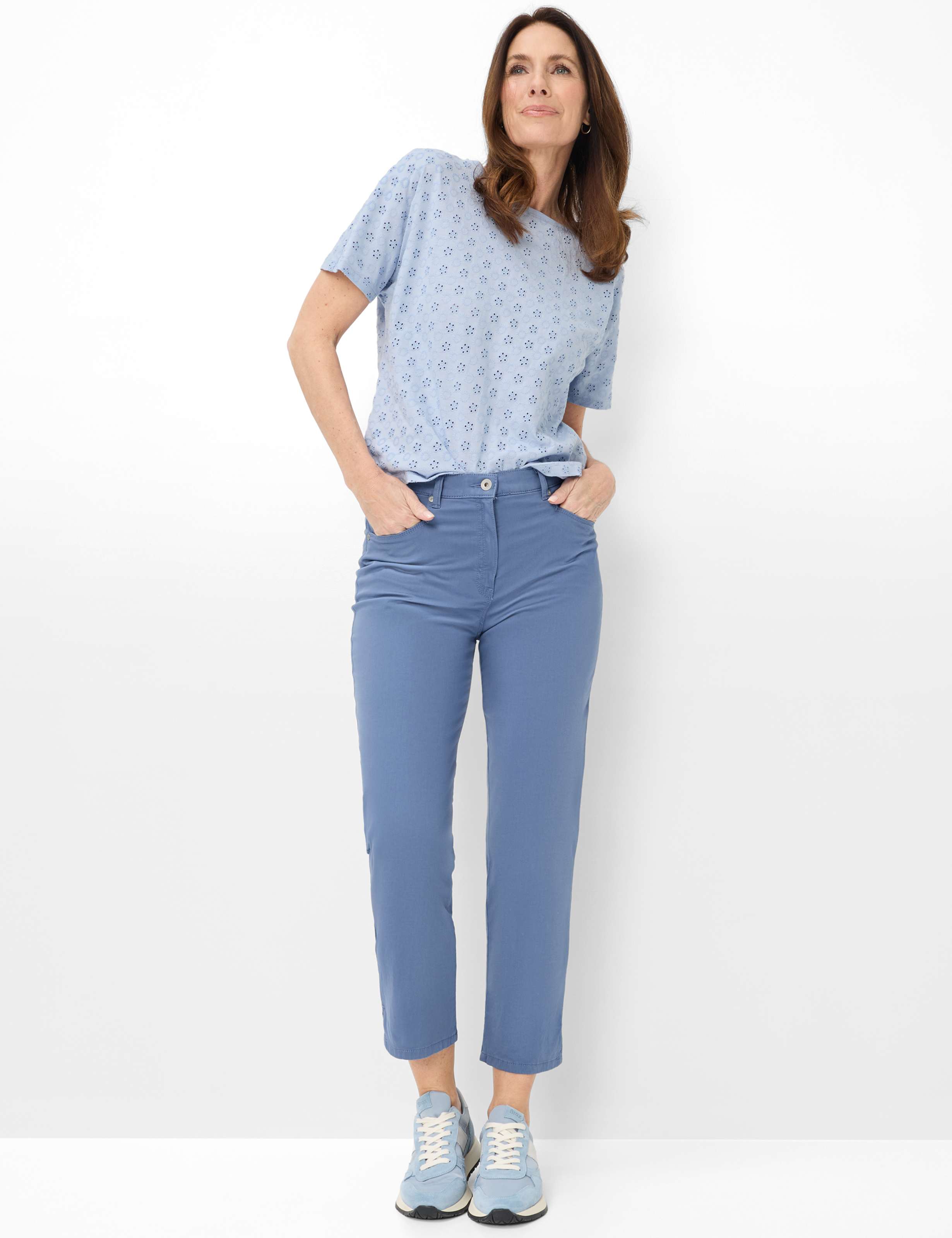 Femme Style CAREN 6/8 Bleu Comfort Plus Fit Tenue du mannequin