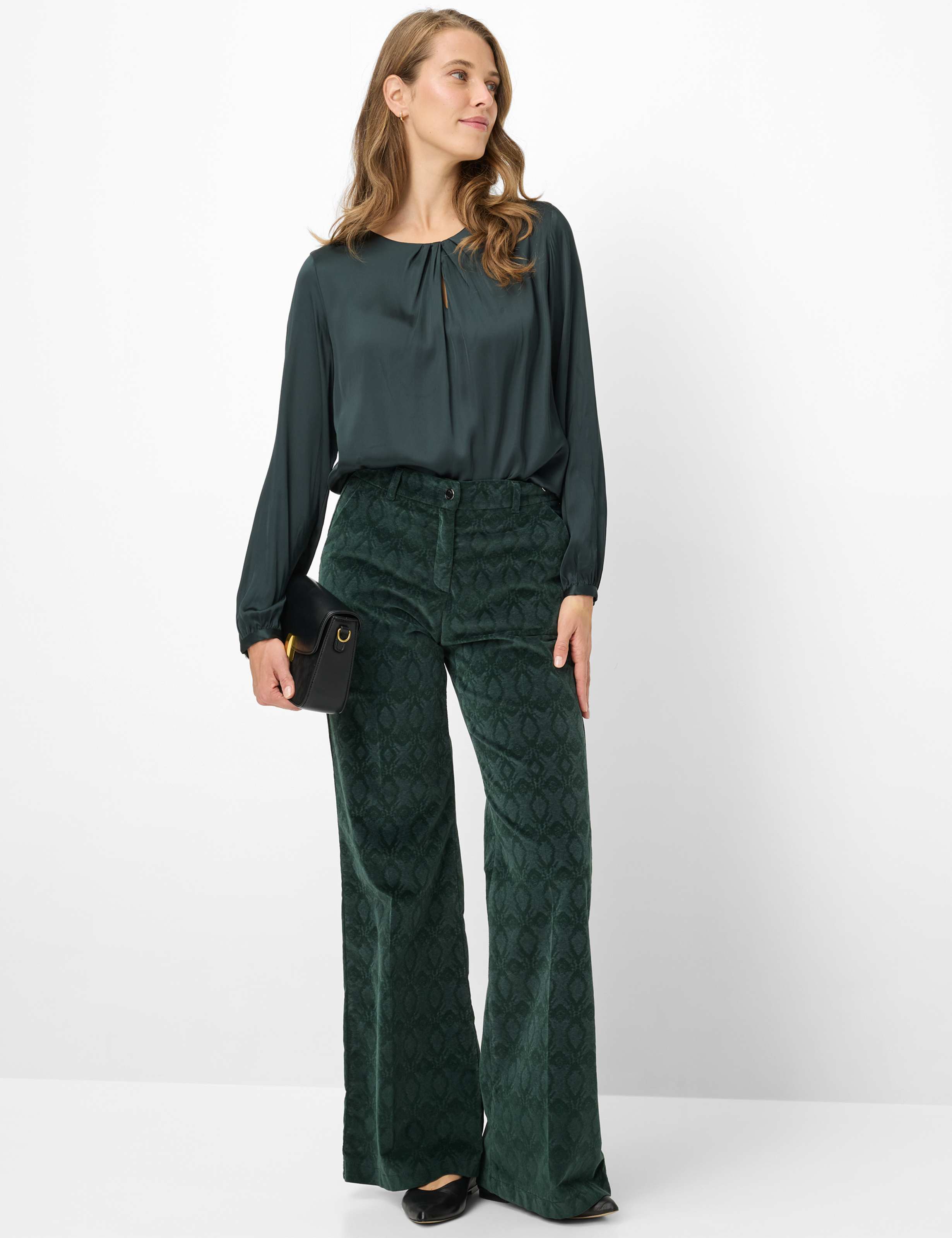 Damen Style VILMA Dunkelgrün  Model Outfit