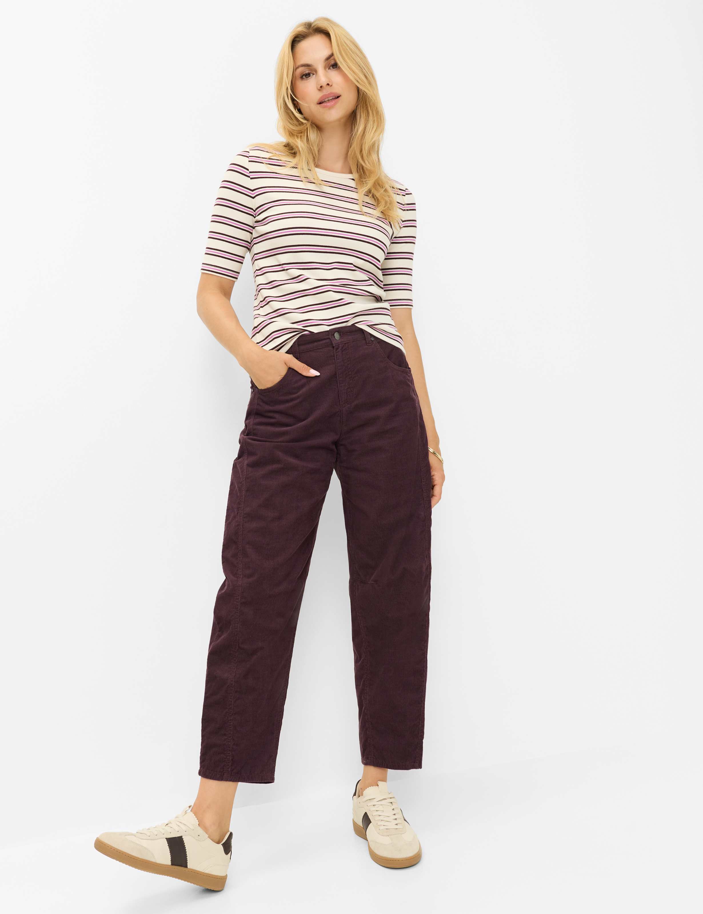 Damen Style MEGAN S Dunkles Lila Barrel Fit Model Outfit