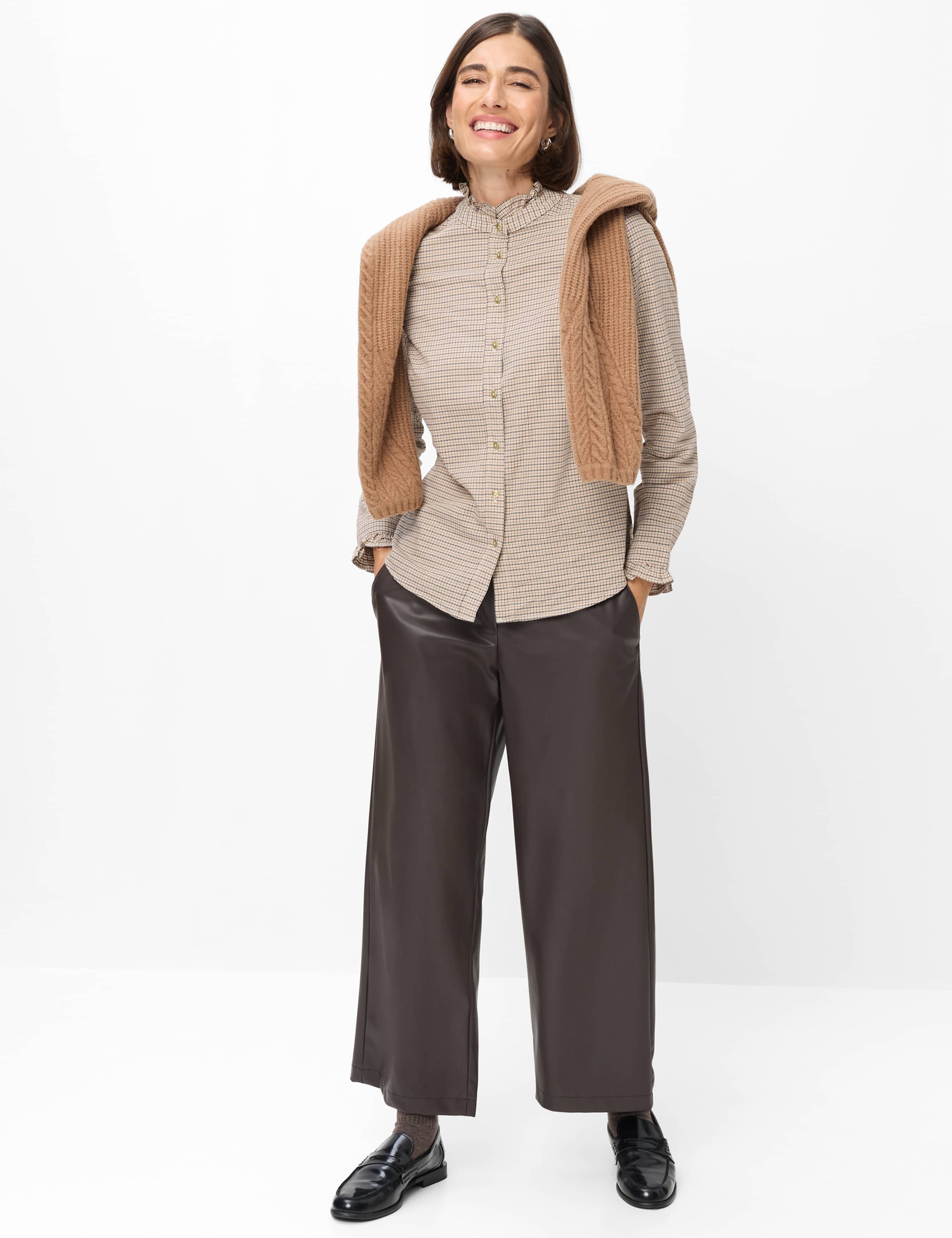 Damen Style VICTORIA Hellbeige  Model Outfit
