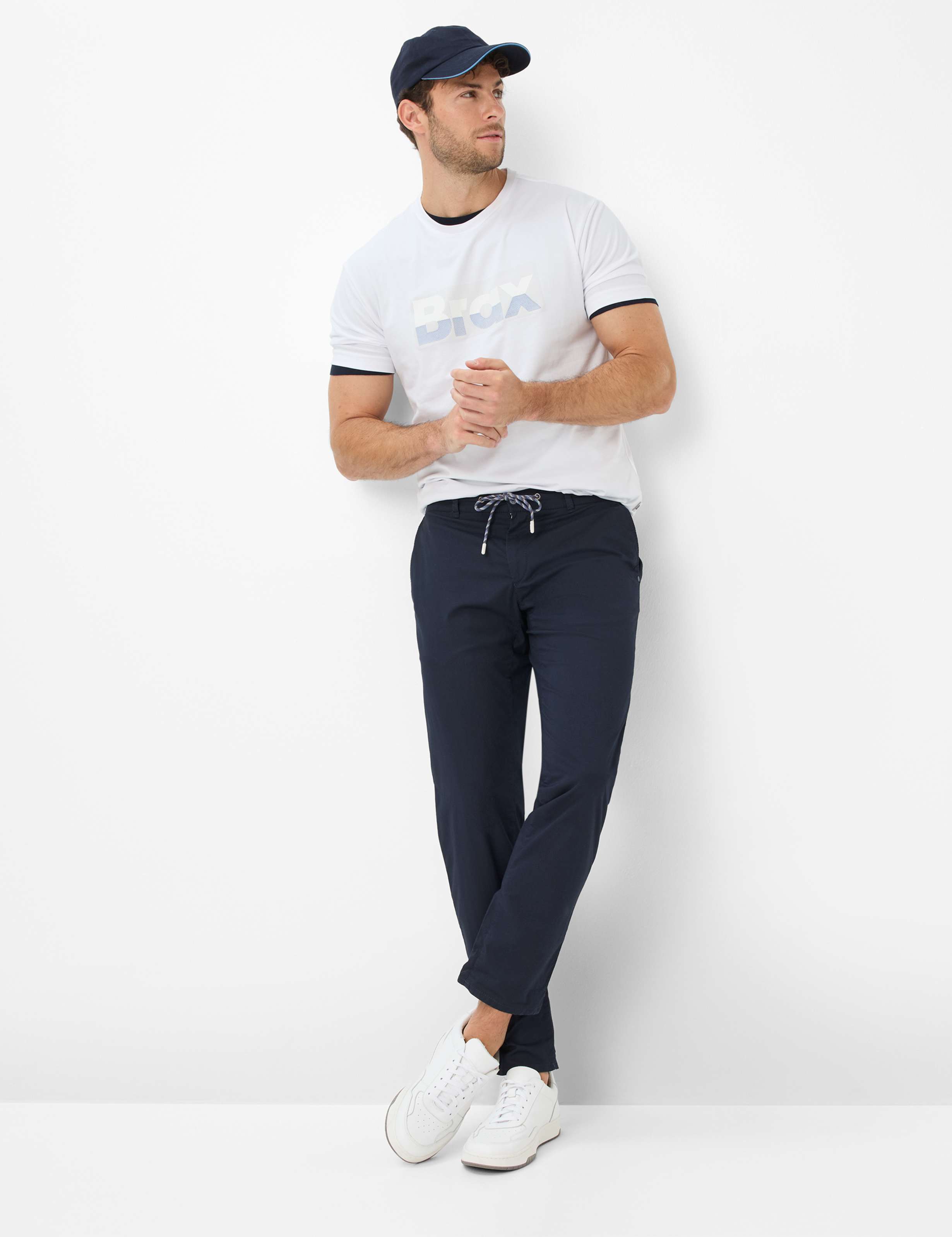 Homme Style FABIO Bleu Foncé Modern Fit Tenue du mannequin