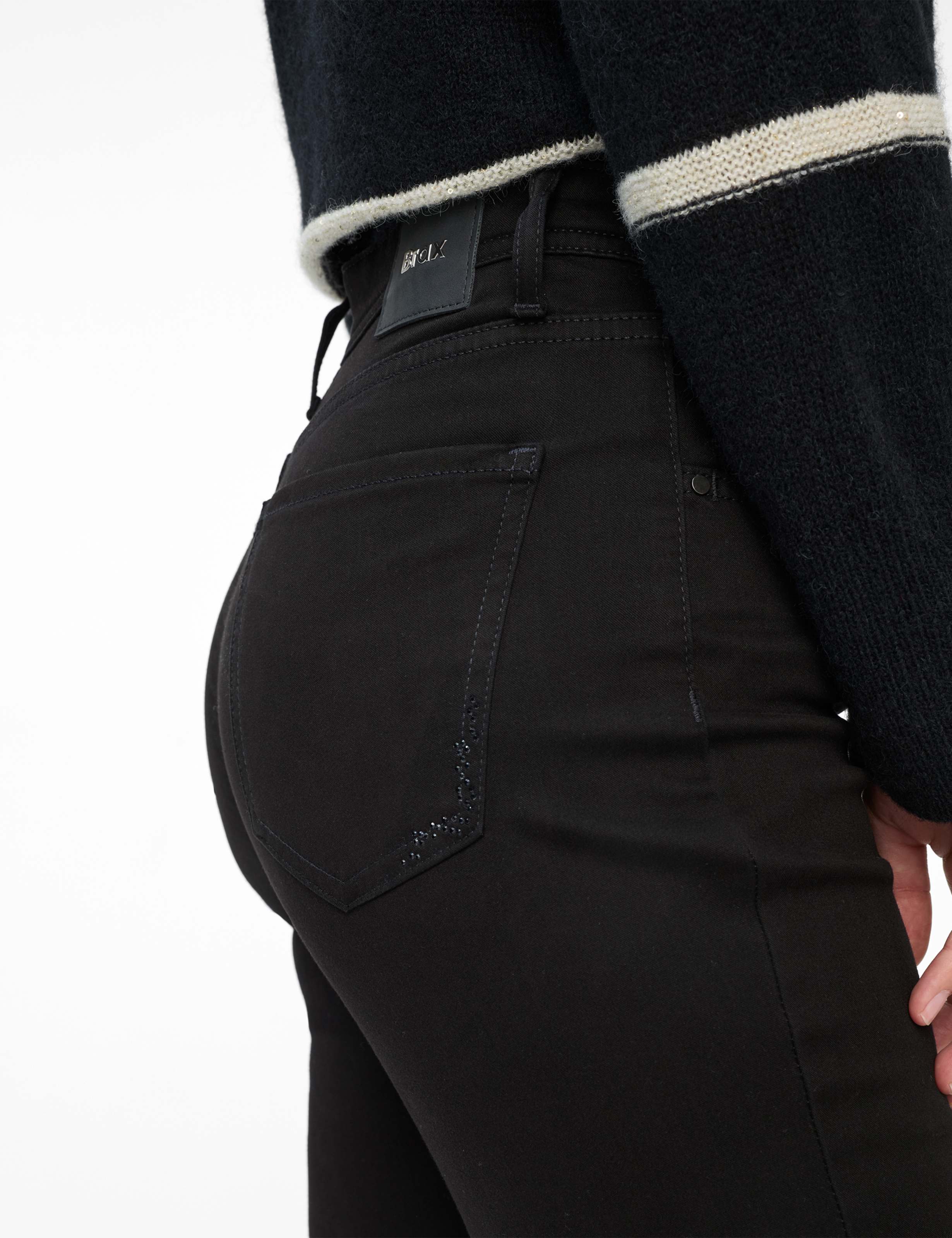 Damen Style CAROLA Schwarz Feminine Fit Detail 2