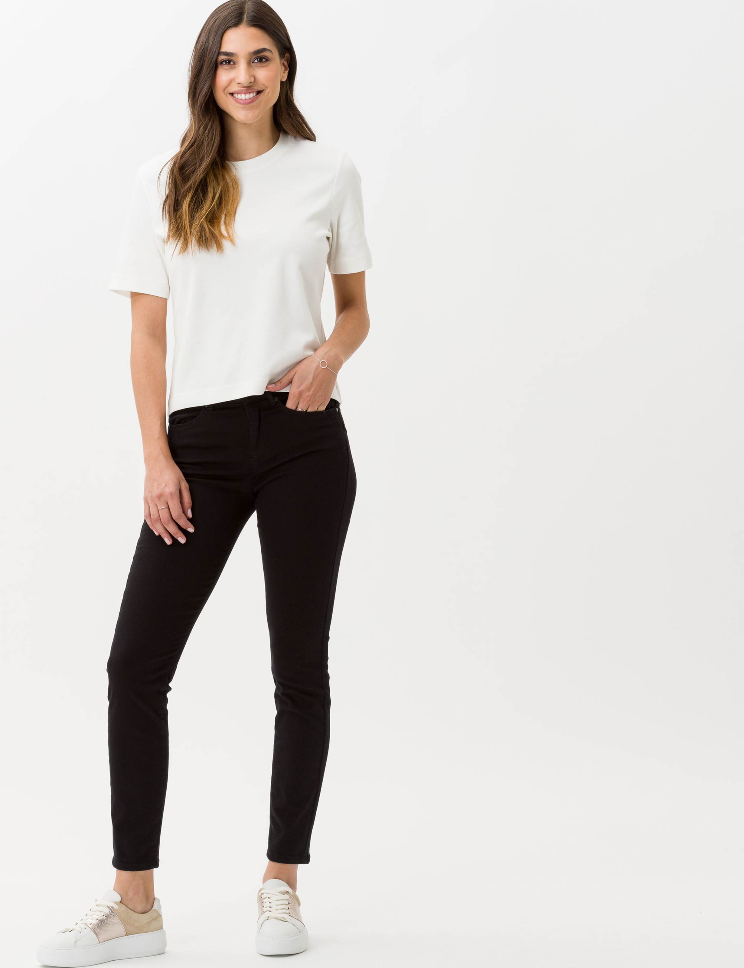 Women Style ANA Denim Perma Black Skinny Fit Model Outfit