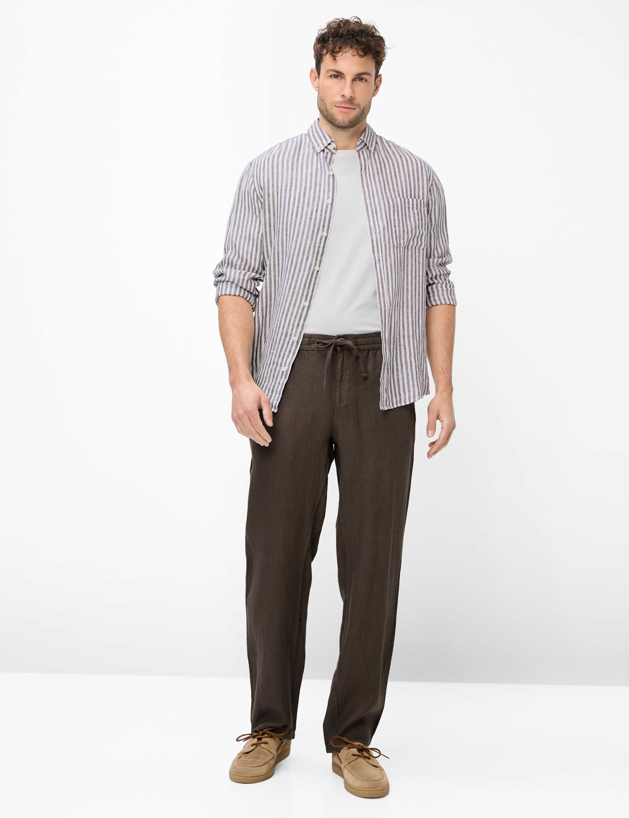 Herren Style ELIAS Dunkelbraun Relaxed Fit Model Outfit