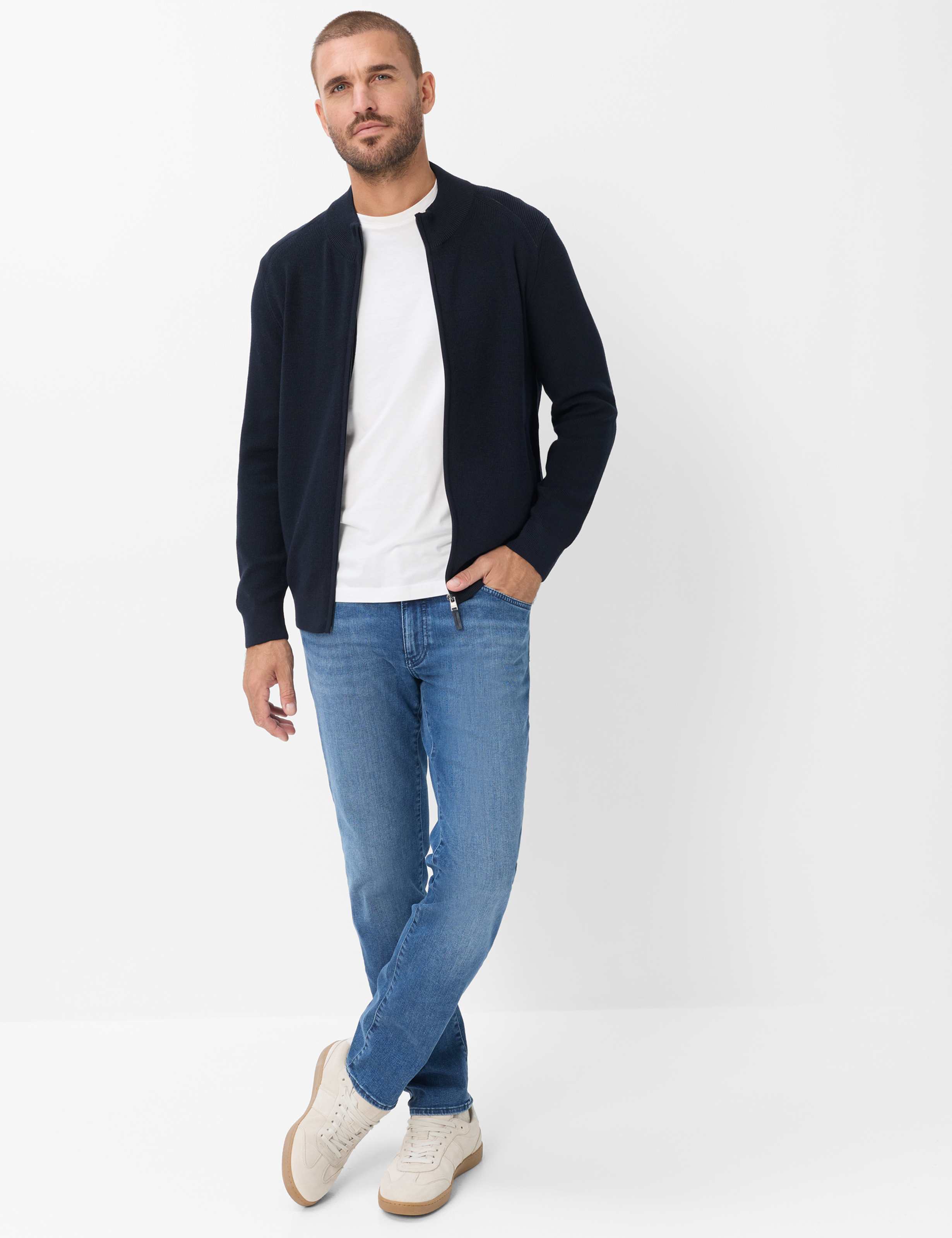 Homme Style CADIZ Denim Bleu Straight Fit Tenue du mannequin