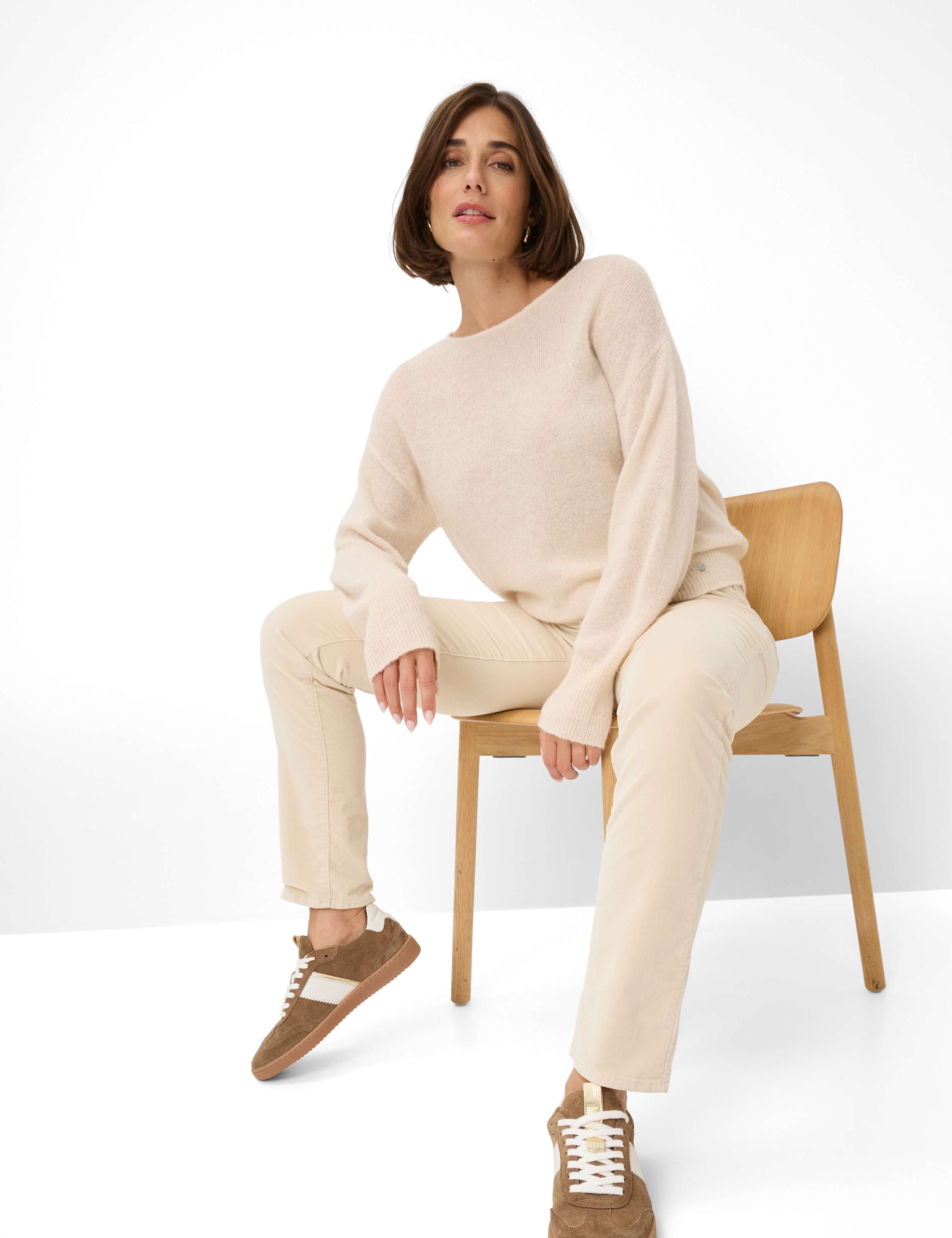Women Style MARY Cream White Regular Fit Detail 1