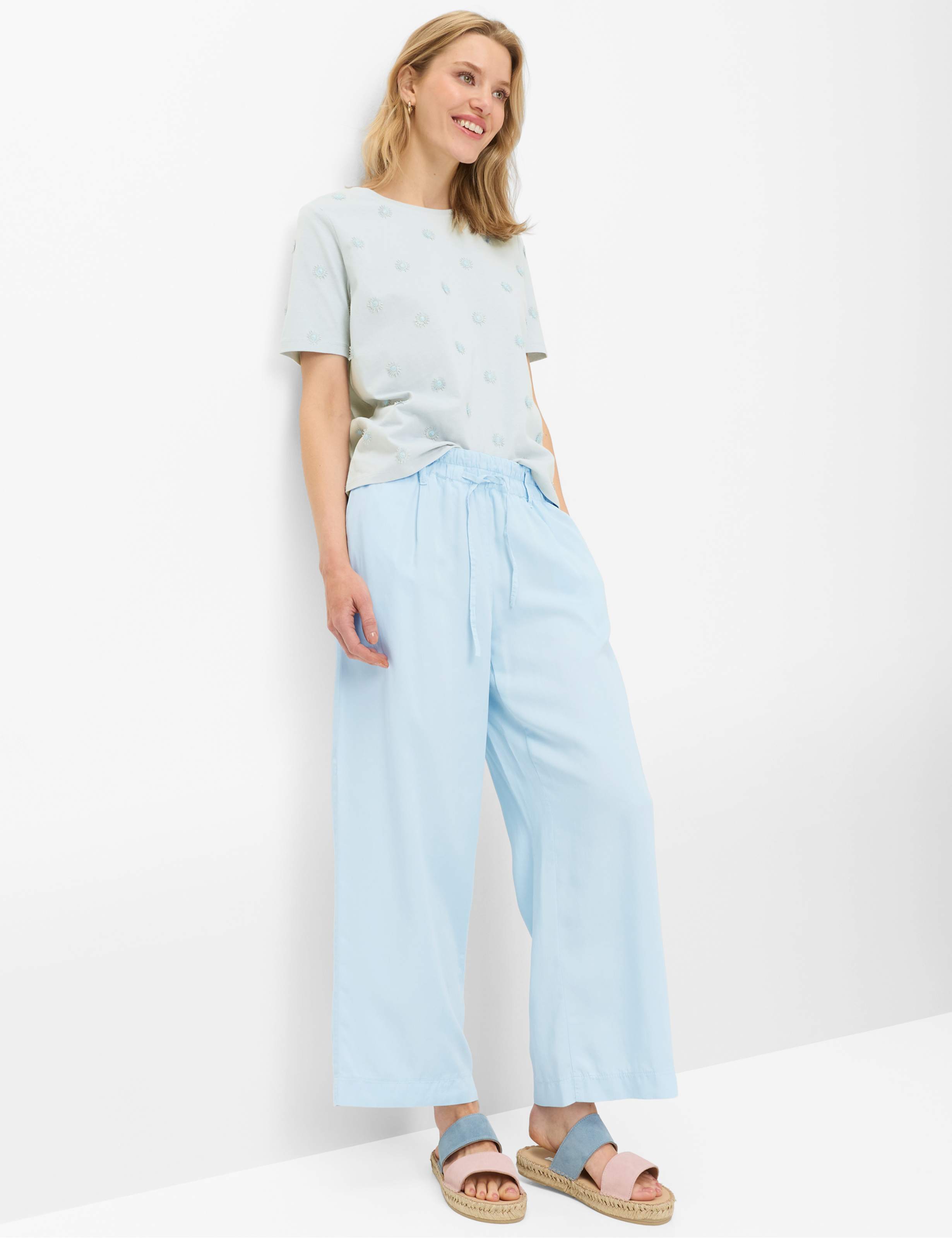 Damen Style MAINE S Hellblau Wide Leg Model Outfit