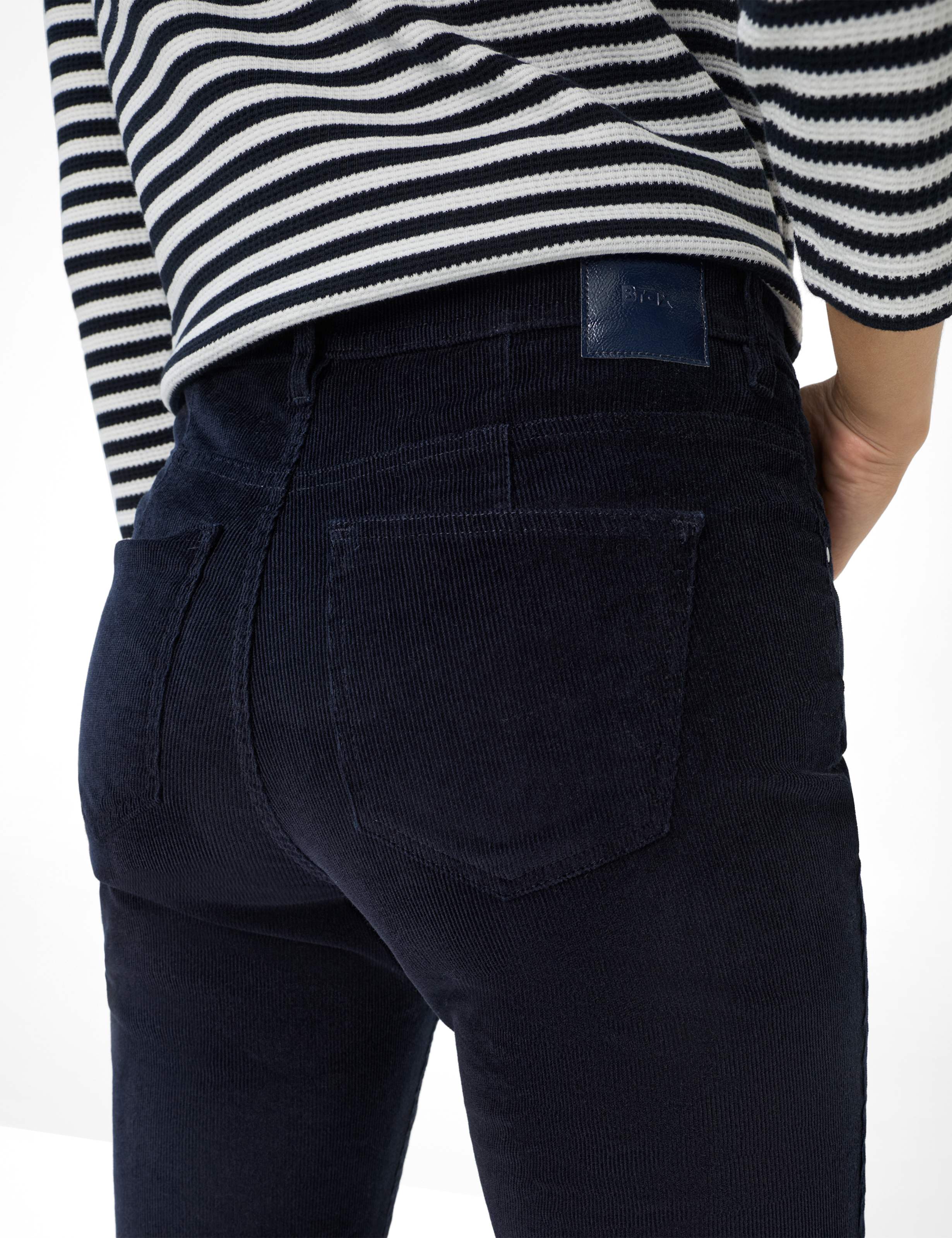 Femme Style CAROLA Bleu Foncé Feminine Fit Détail 2