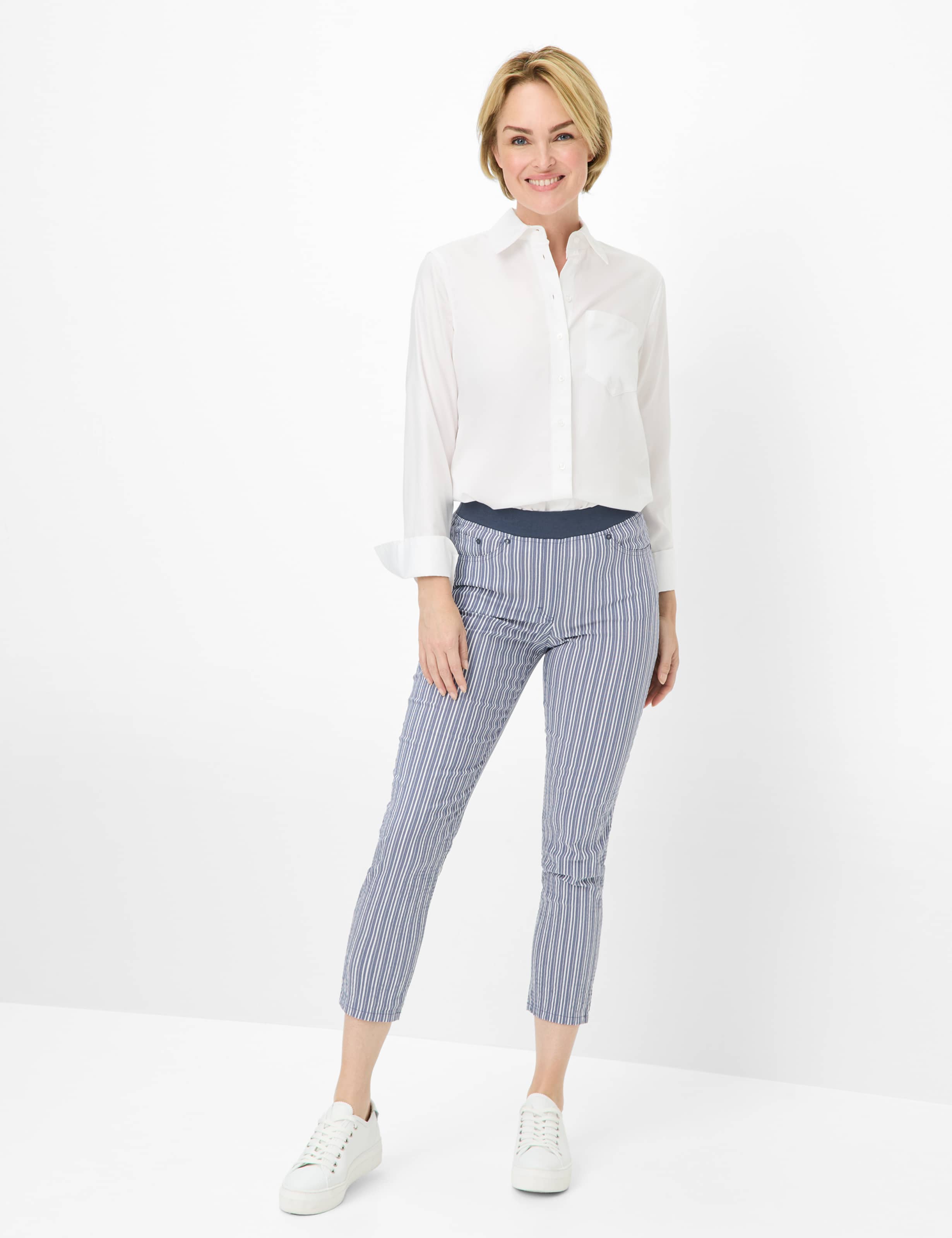 Damen Style PAMINA 6/8 Dunkelblau Slim Fit Model Outfit