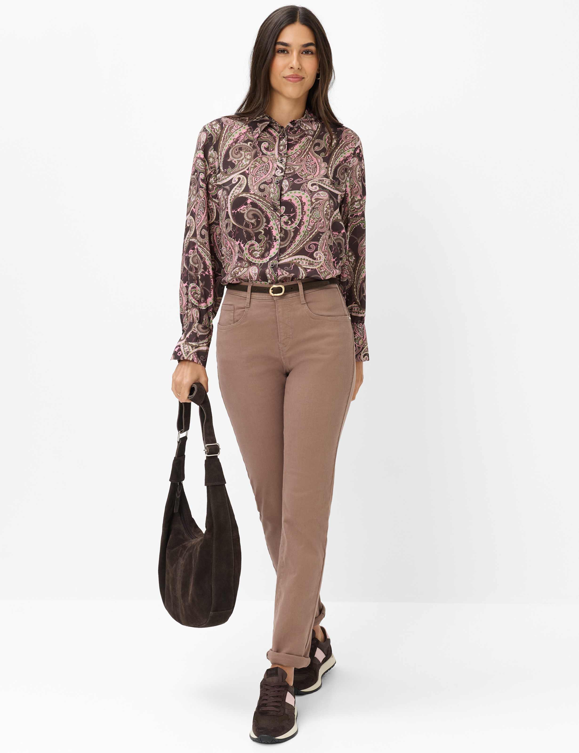 Femme Style CAROLA Denim Marron Clair Feminine Fit Tenue du mannequin