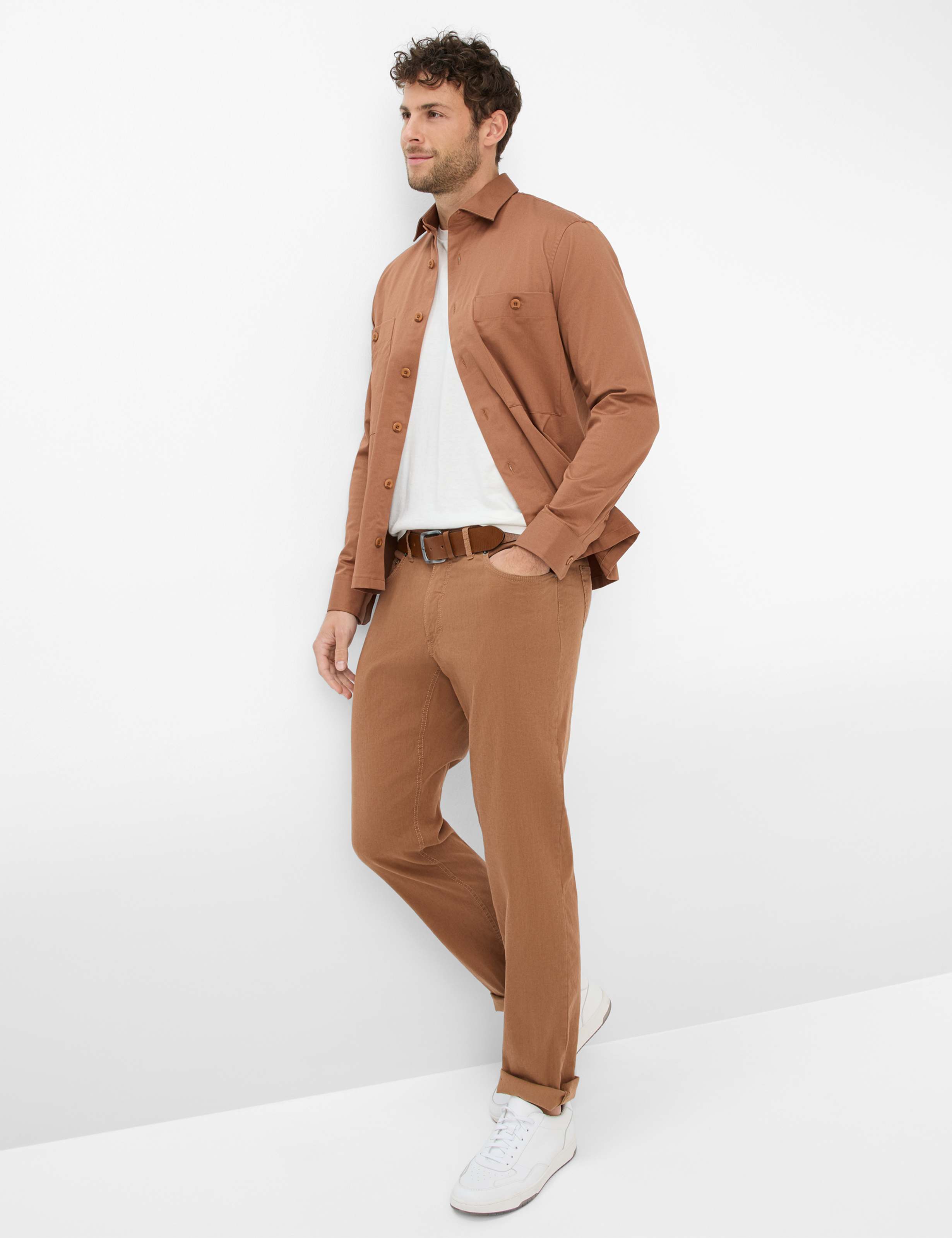 Herren Style COOPER Braun Regular Fit Model Outfit