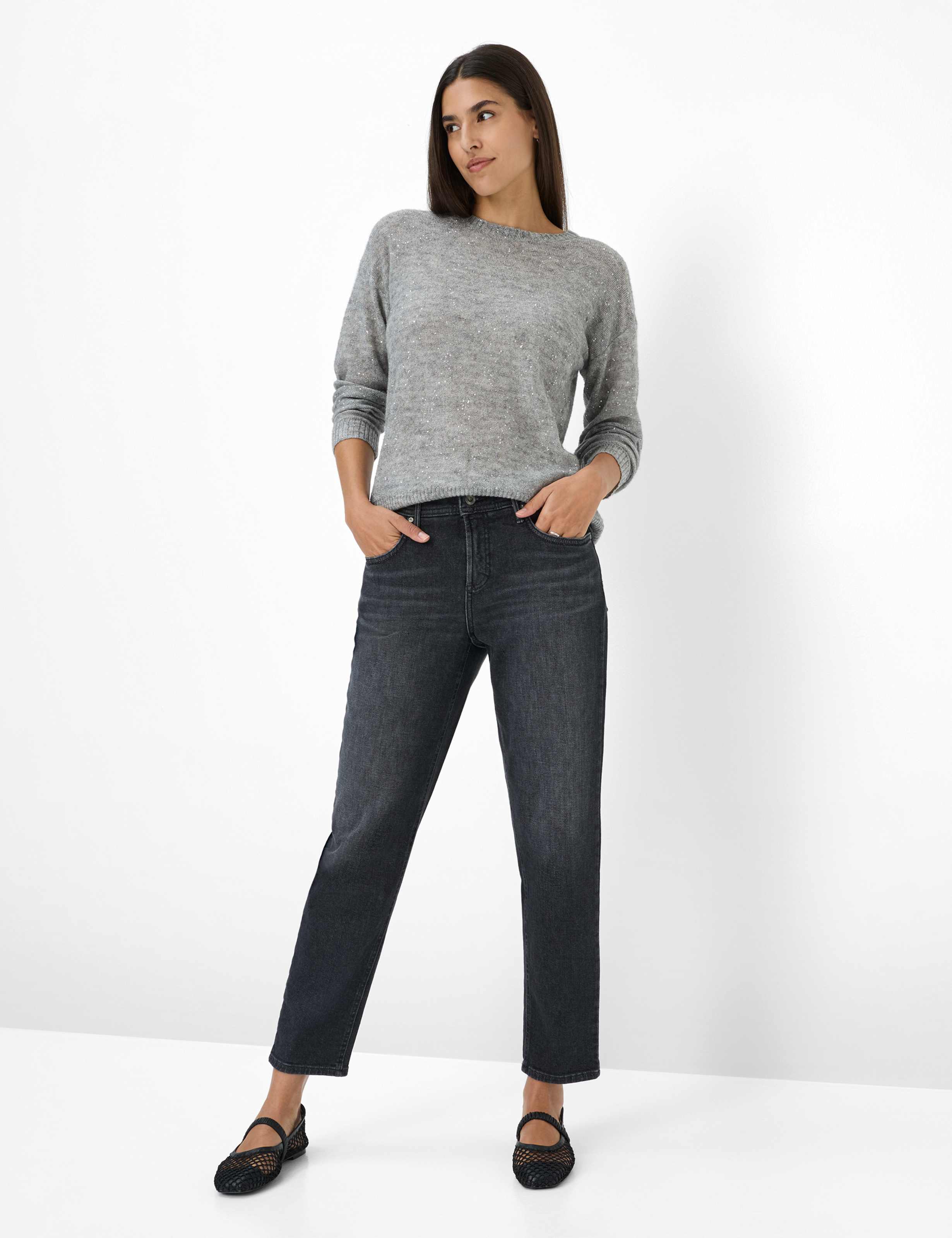 Damen Style MILEY S Denim Dunkelgrau Modern Fit Model Outfit