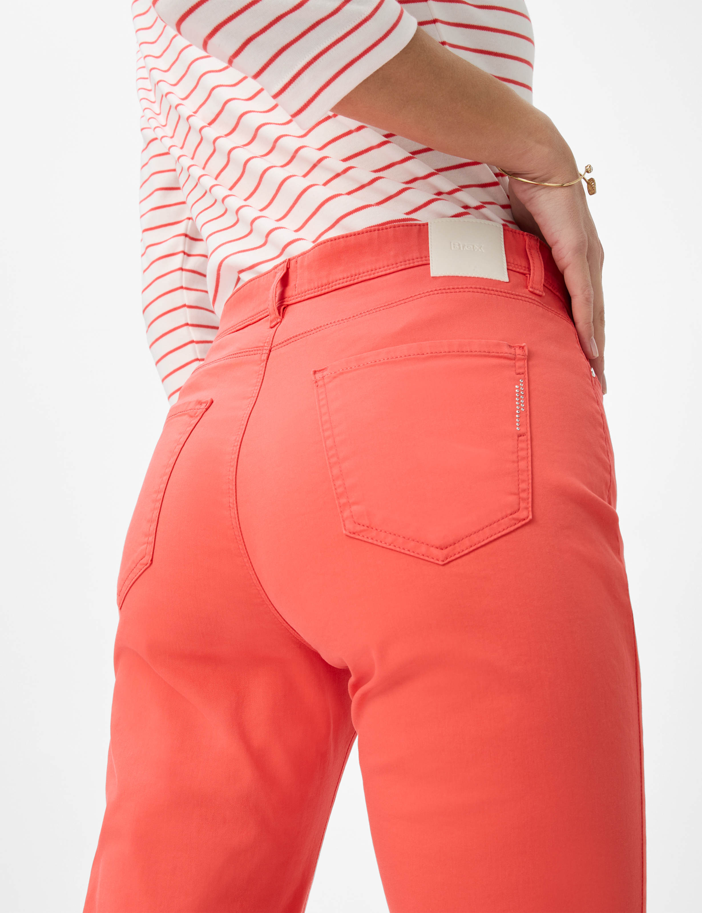 Women Style CAROLA Red Feminine Fit Detail 2