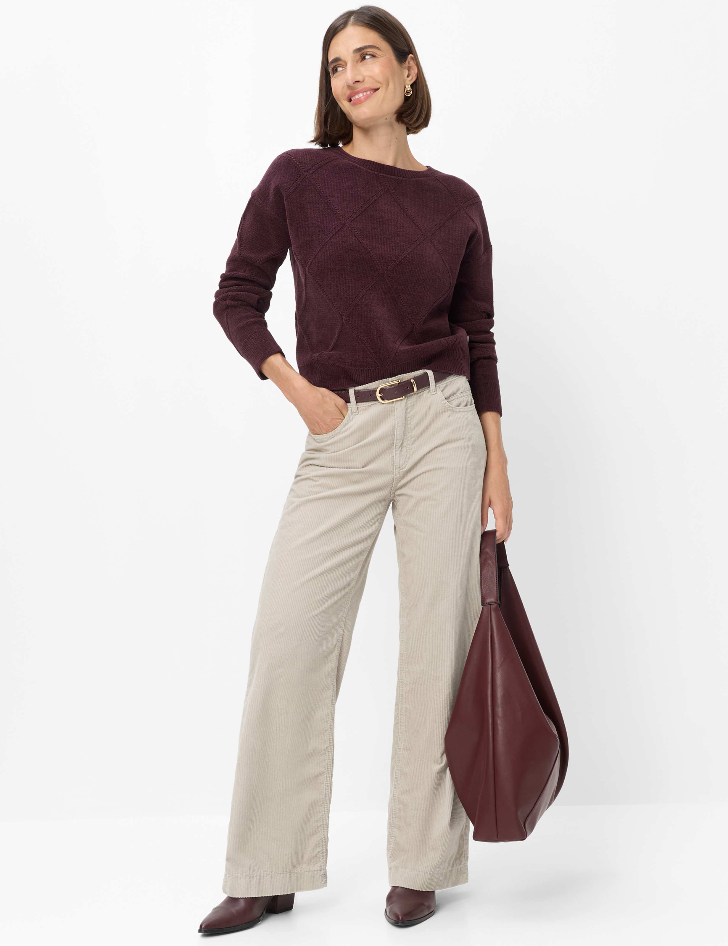 Femme Style LISA Violette Foncé  Tenue du mannequin