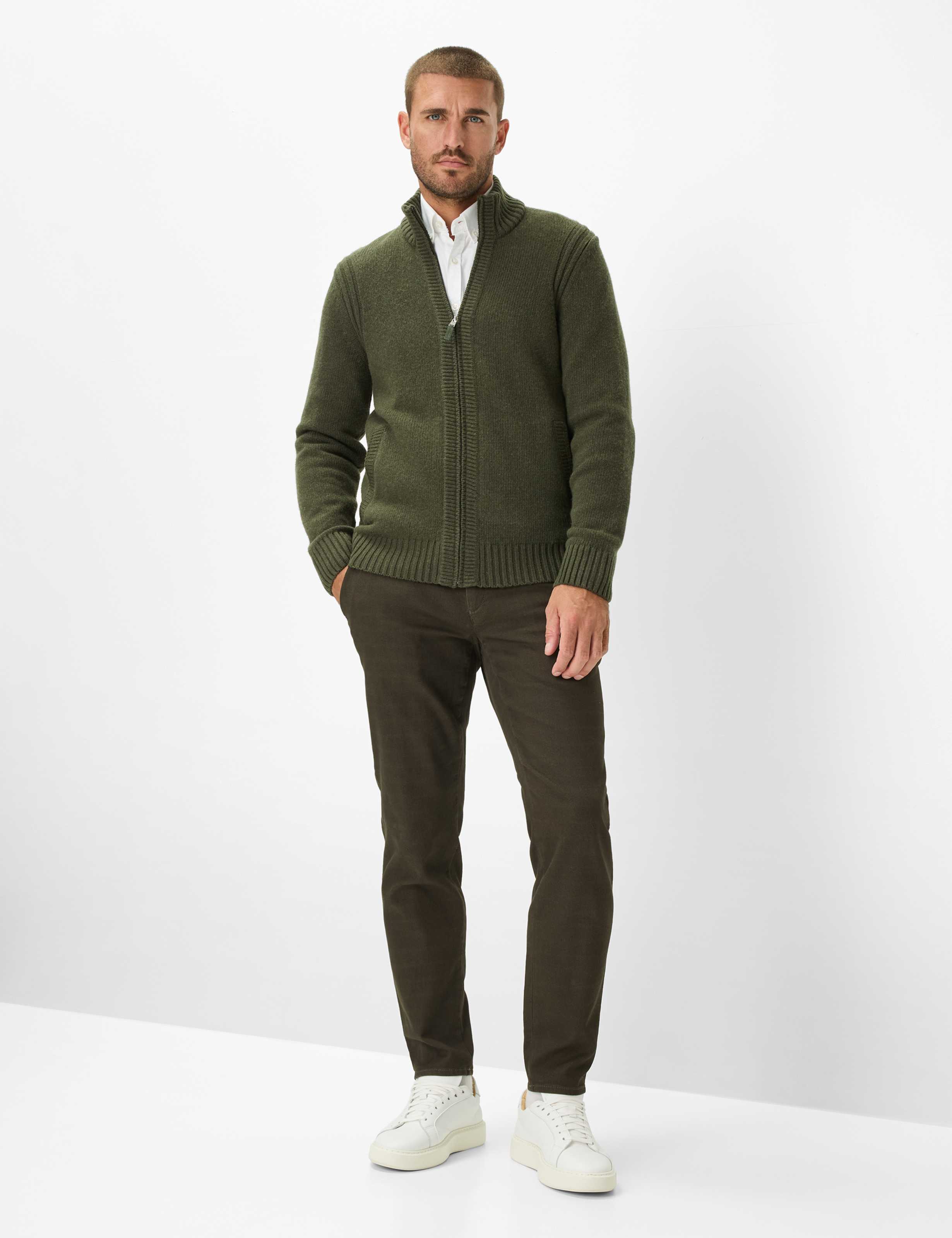 Heren Style JAKE Groen - Olijf  Model outfit