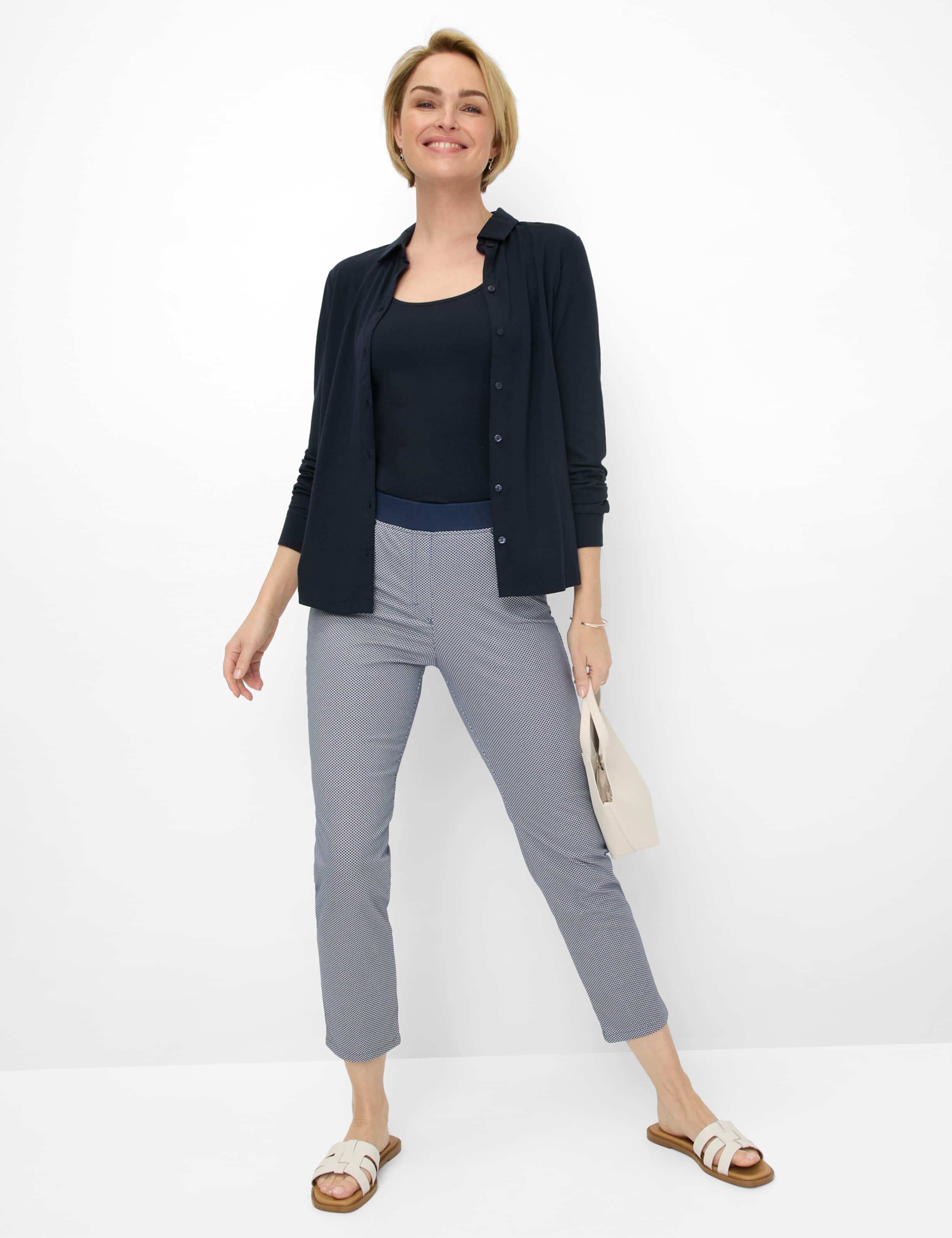 Damen Style PAMINA 6/8 Dunkelblau Slim Fit Model Outfit