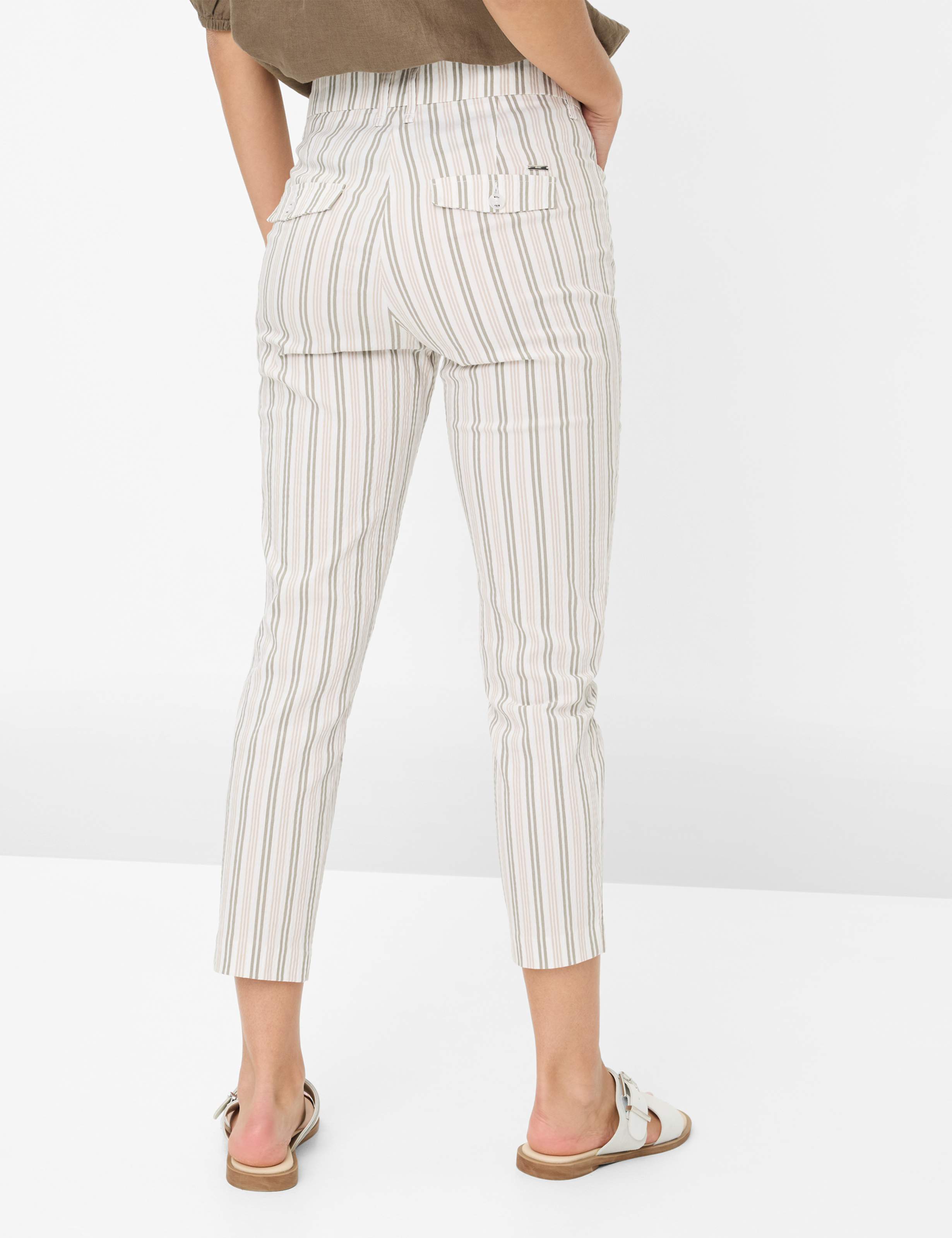 Damen Style MARA S Grün - Oliv Regular Fit Model Rueck