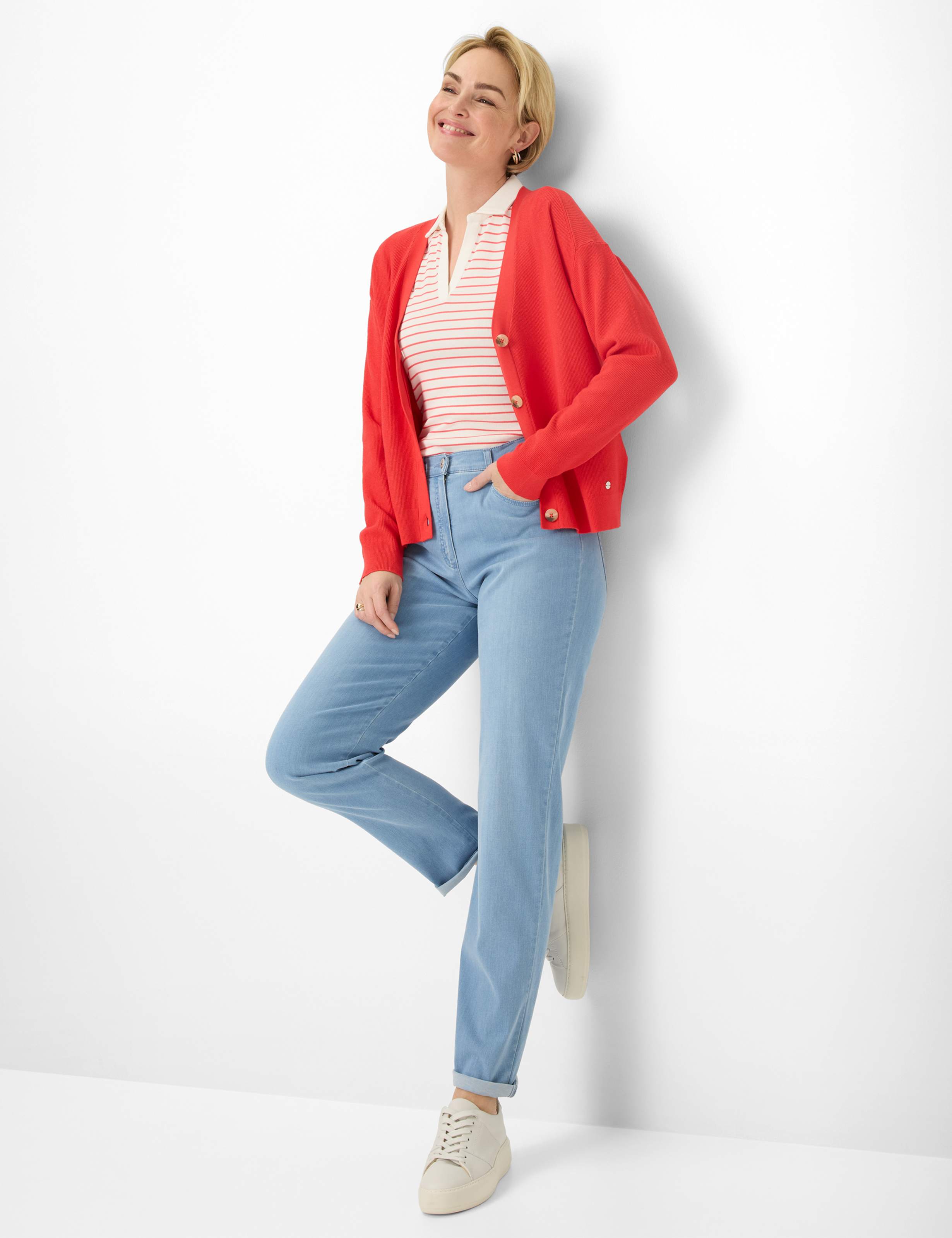 Damen Style CORRY Denim Hellblau Comfort Plus Fit Model Outfit