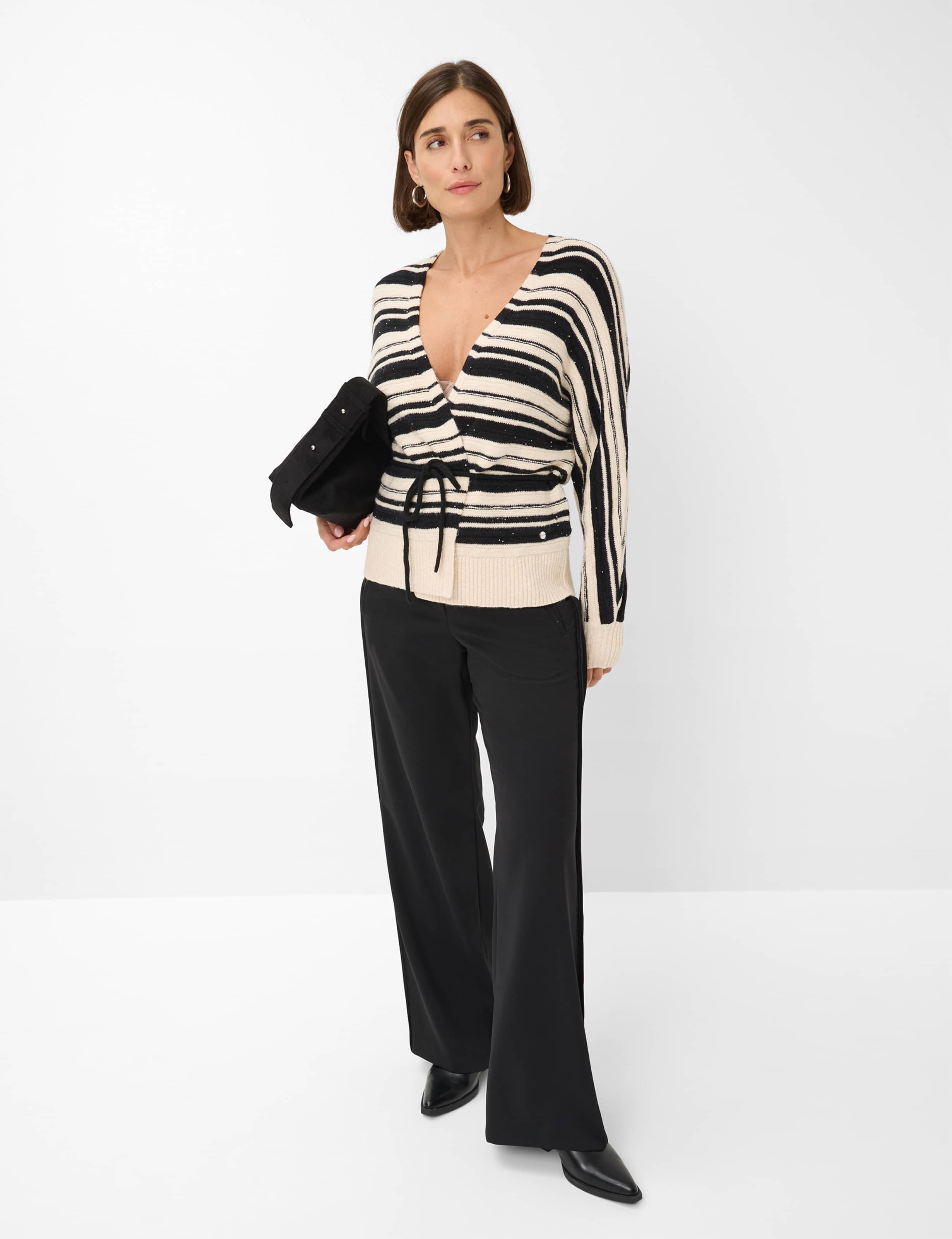Dame Style ANIQUE Cream White  Model Outfit