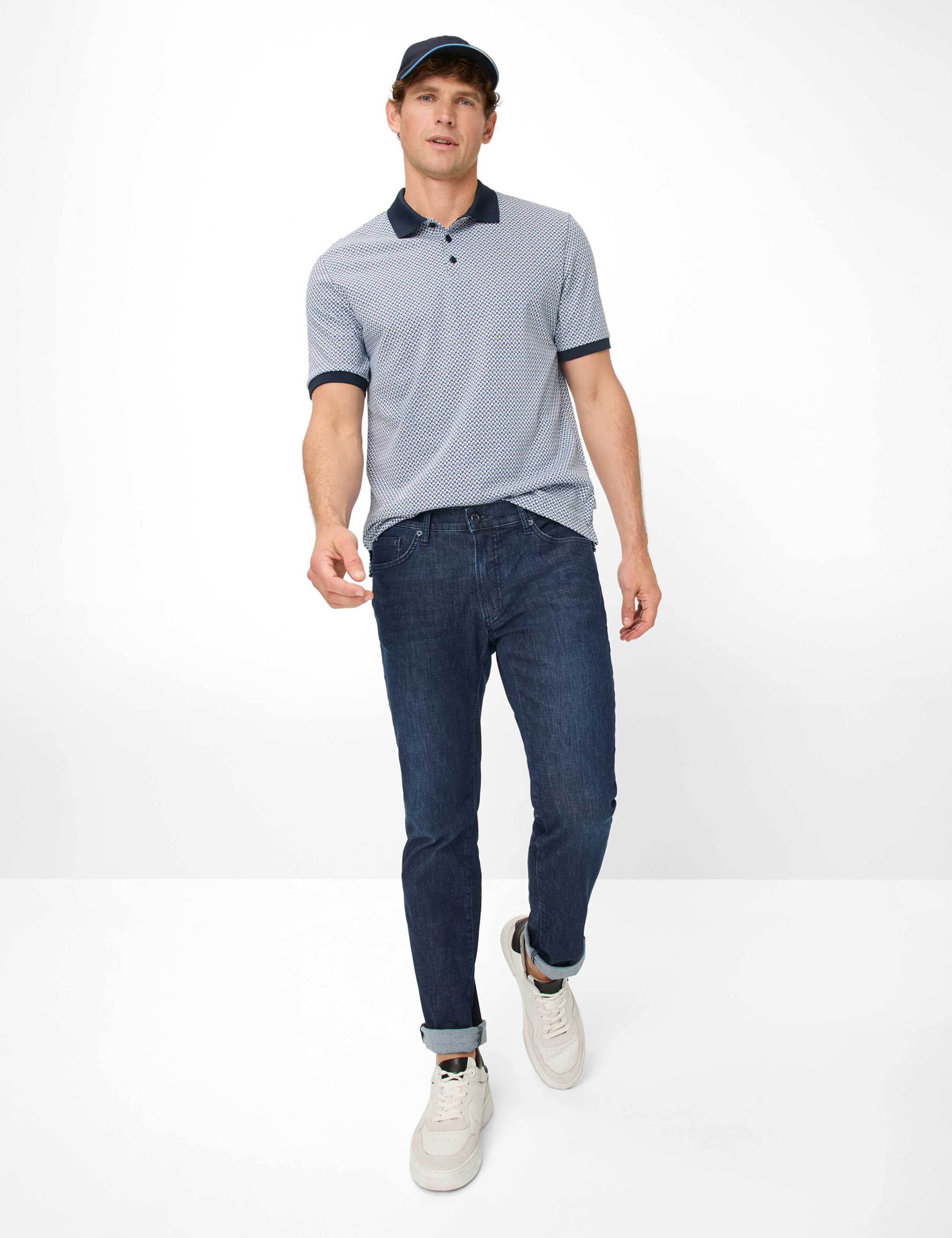 Men Style CHUCK Denim Dark Blue Modern Fit Model Outfit