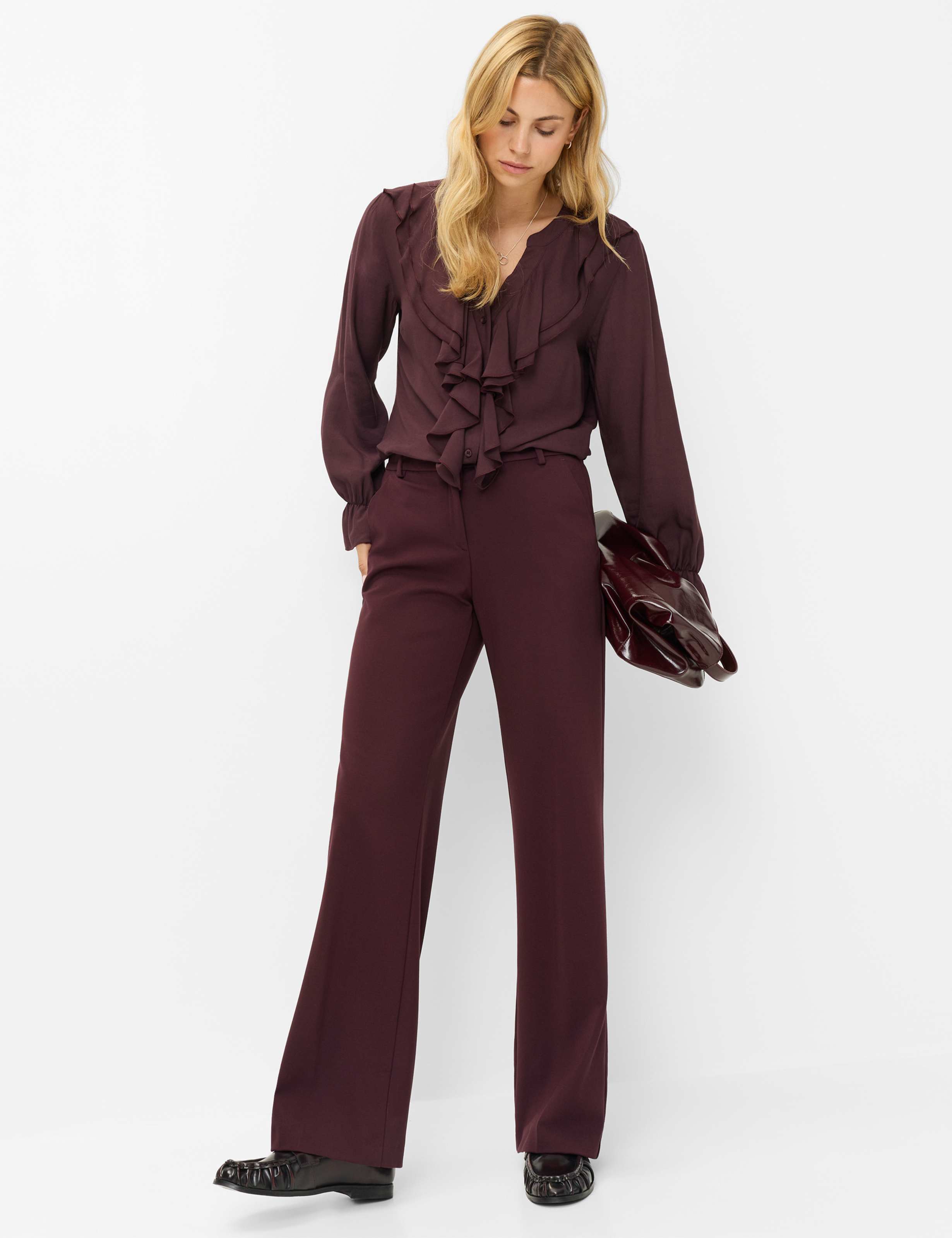 Dames Style MAINE Donkerpaars Wide Leg Model outfit