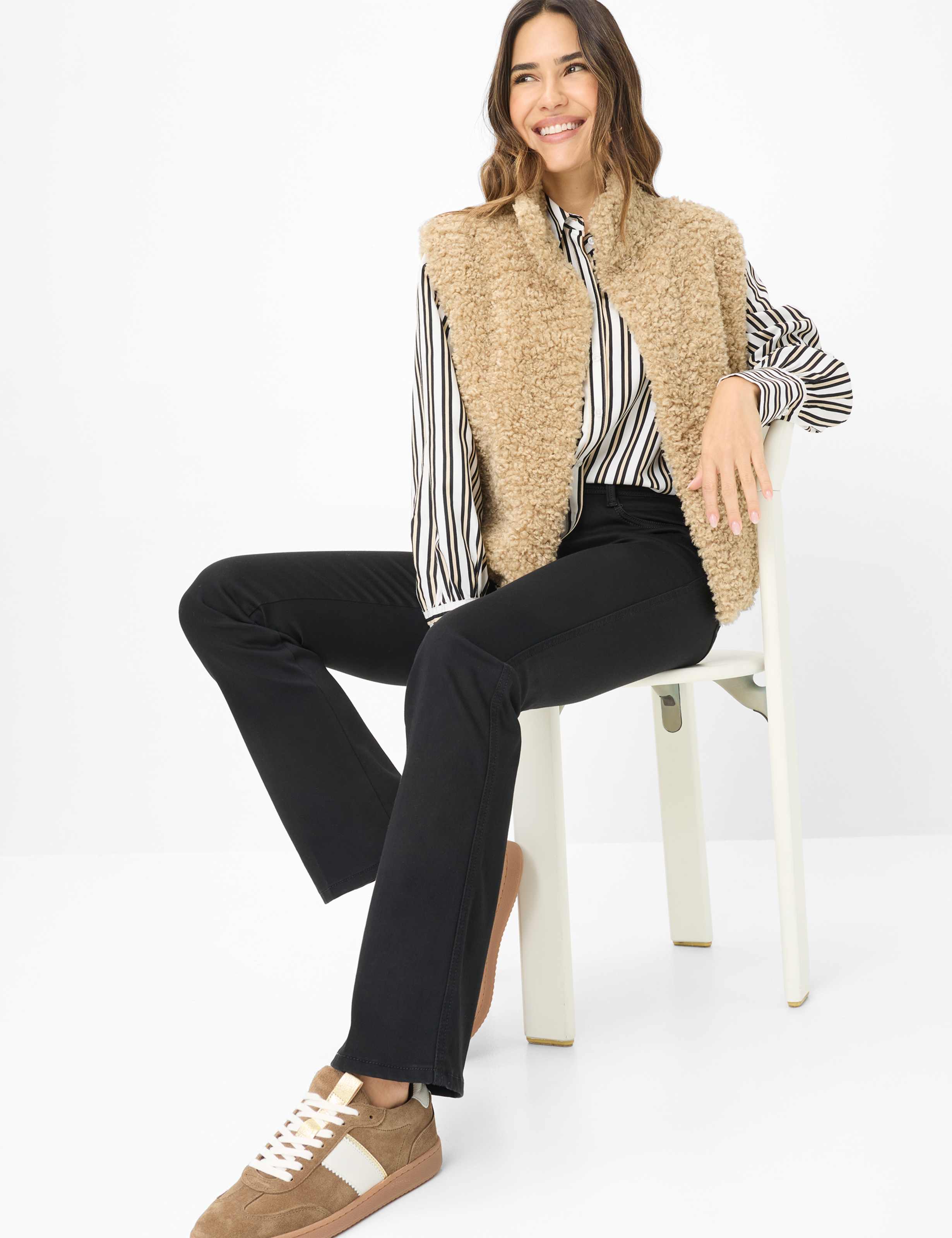 Damen Style MARY Schwarz Regular Fit Detail 1