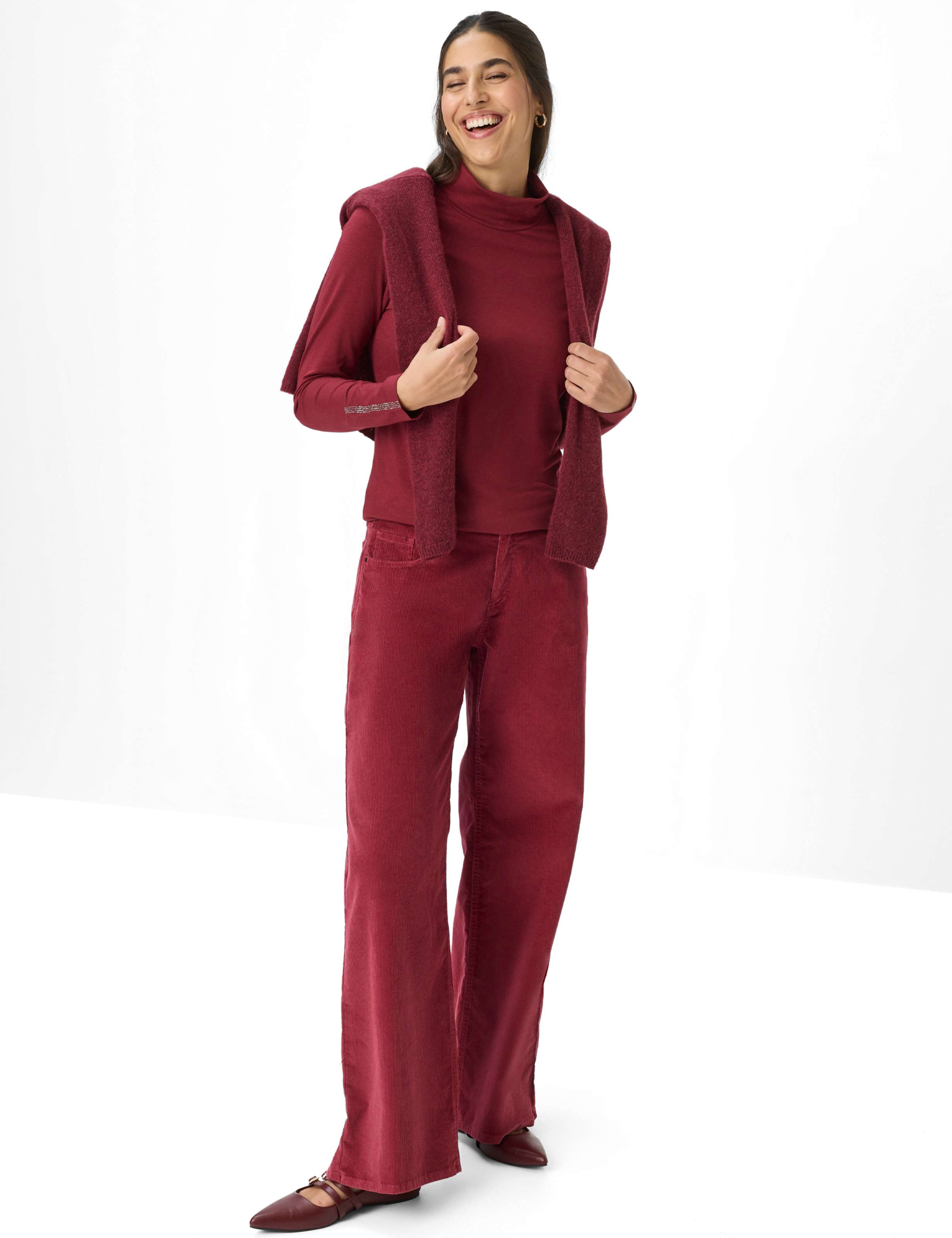 Femme Style CARINA L Rouge Foncé  Tenue du mannequin