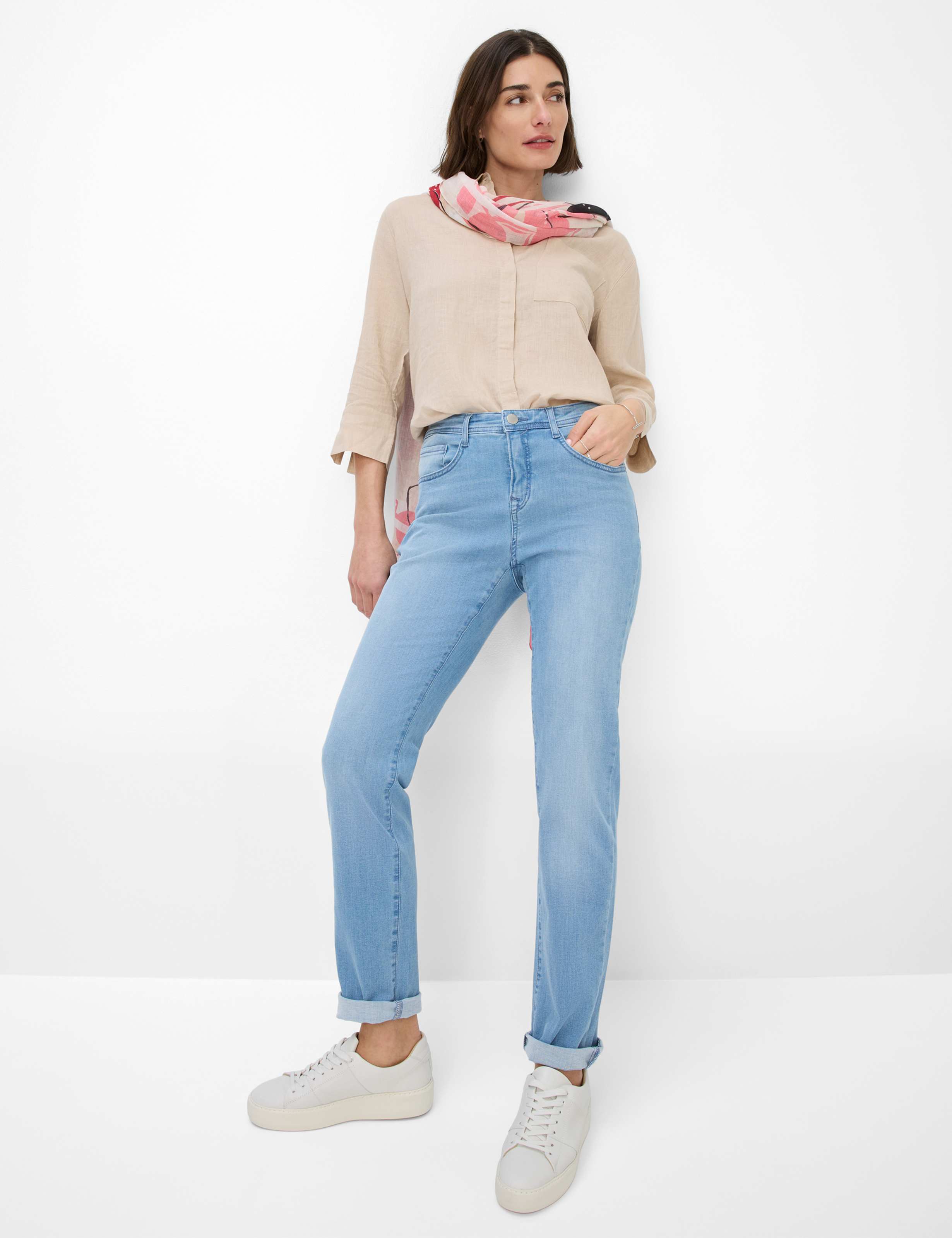 Women Style CAROLA Denim Blue Feminine Fit Model Outfit