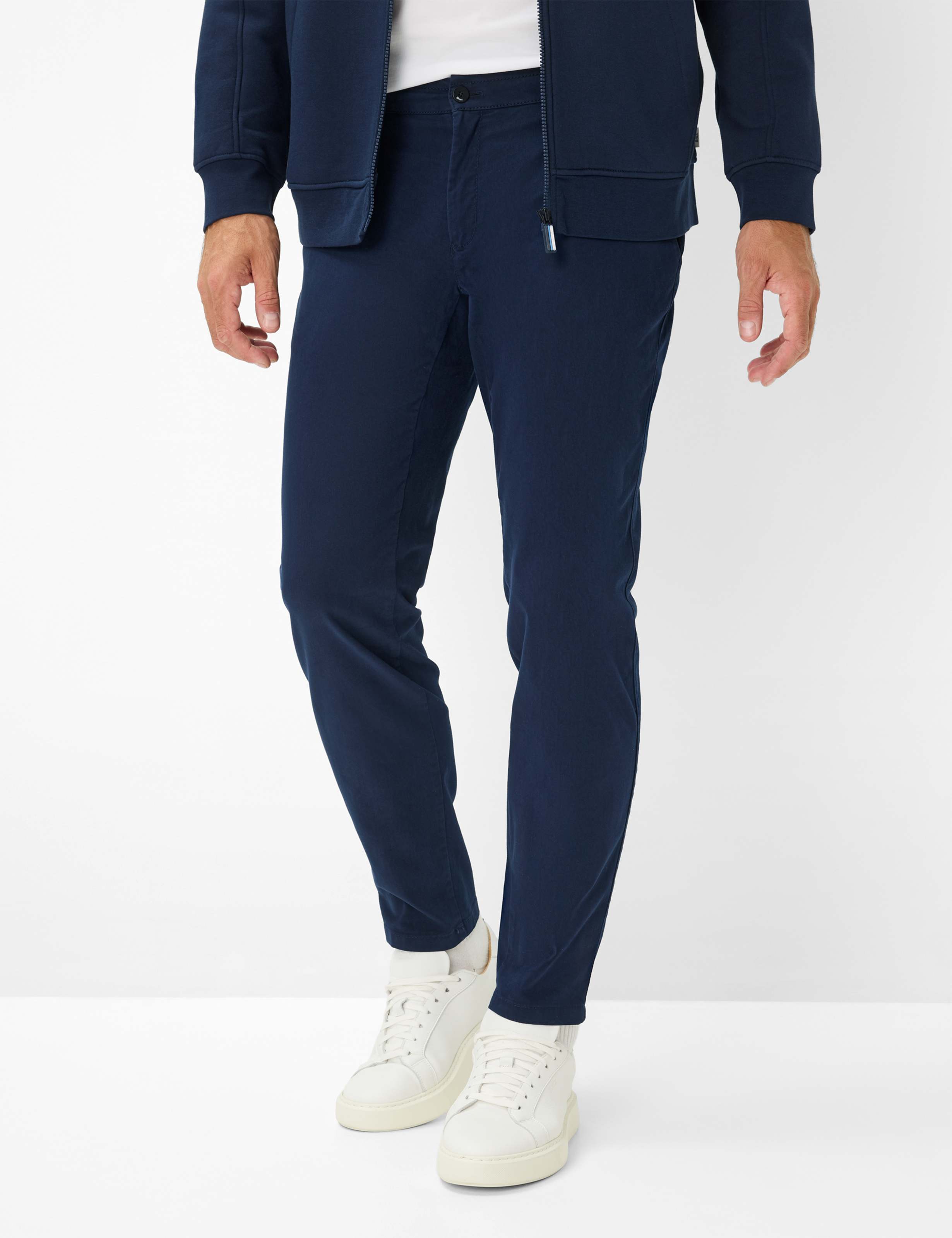 Herren Style PHIL Dunkelblau Relaxed Fit Model Front