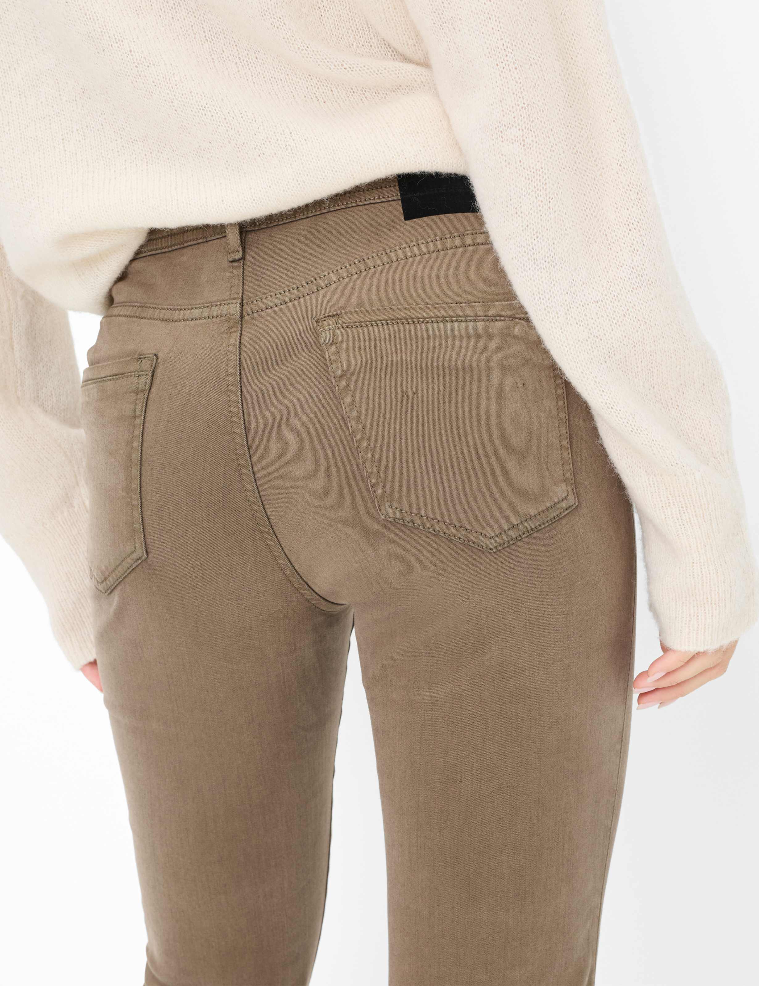 Women Style CAROLA Denim Dark Brown Feminine Fit Detail 2