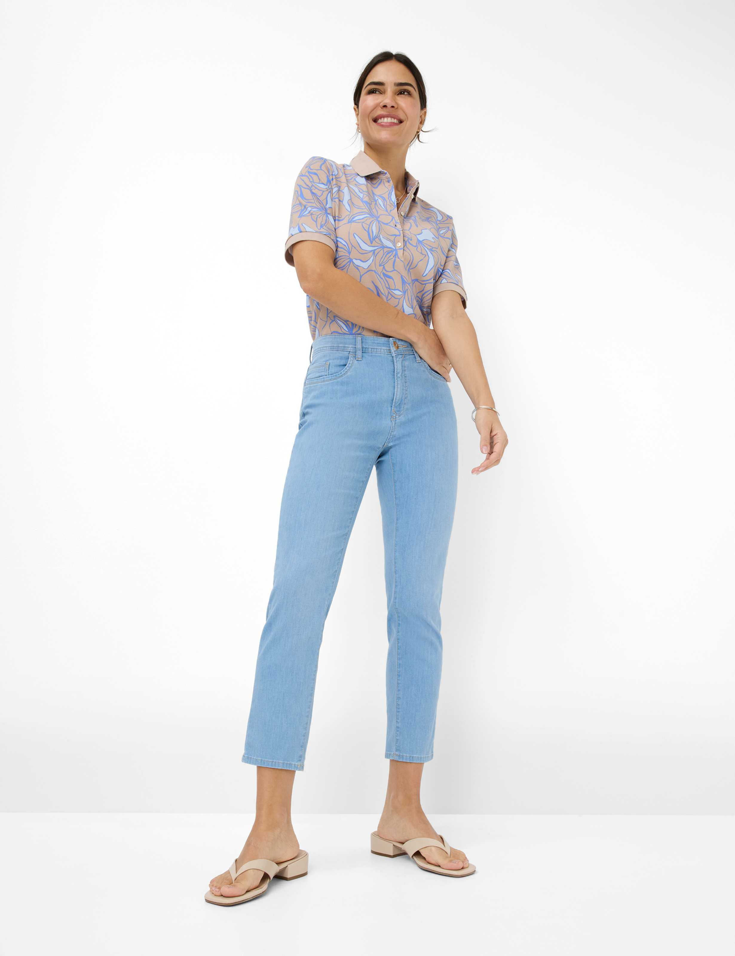 Damen Style CAROLA S Denim Hellblau Feminine Fit Model Outfit