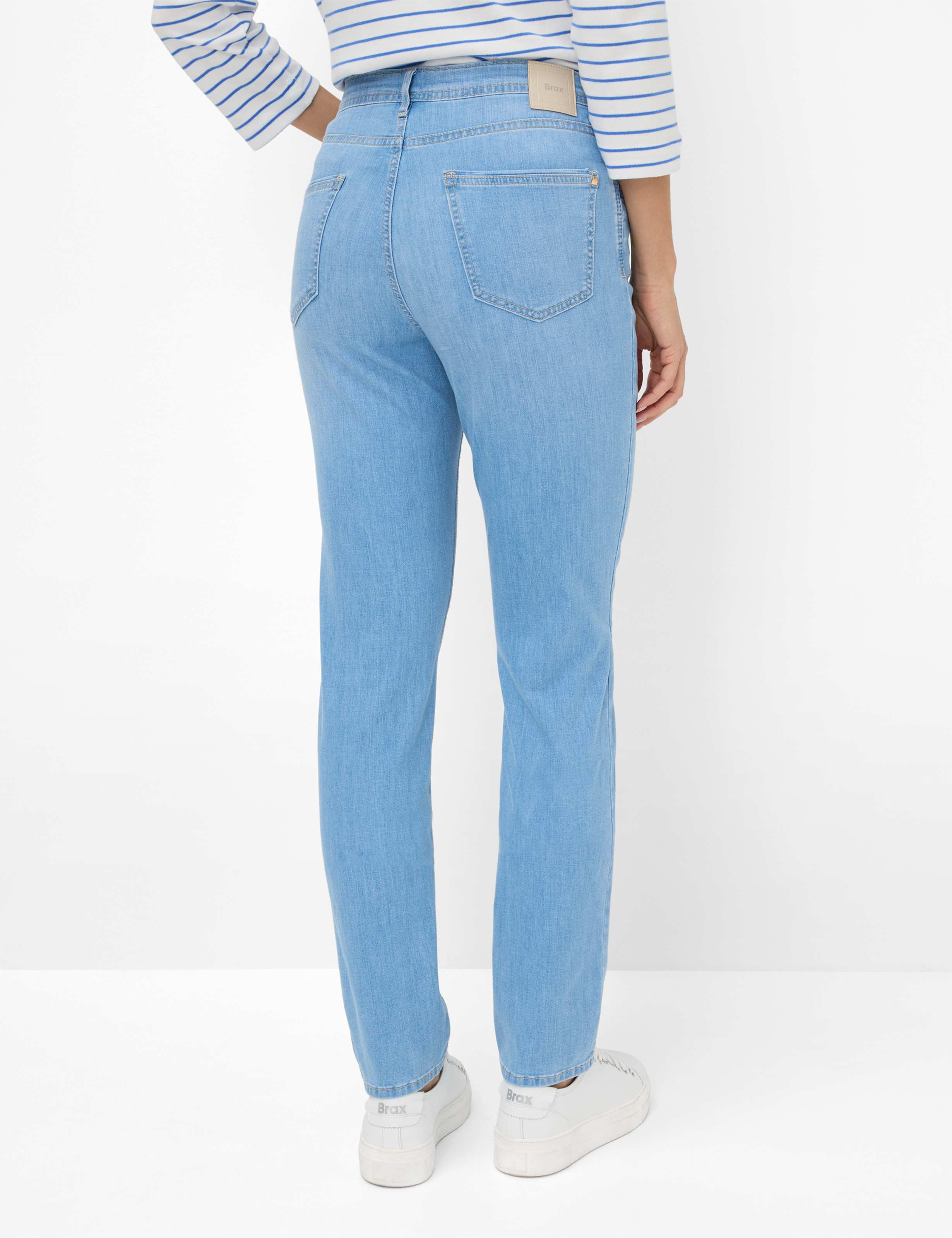 Damen Style CAROLA Denim Hellblau Feminine Fit Model Rueck