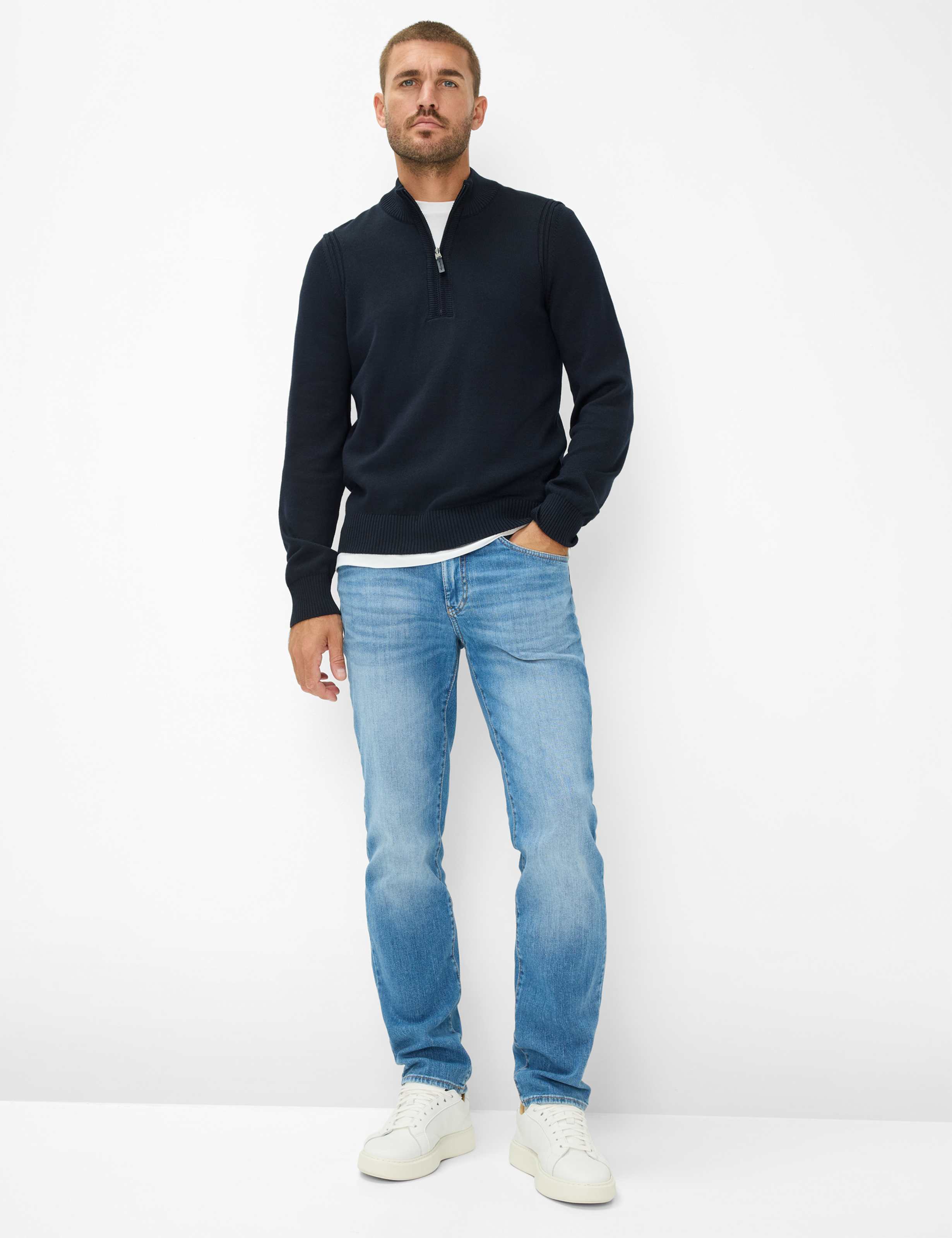 Herren Style CADIZ Denim Hellblau Straight Fit Model Outfit