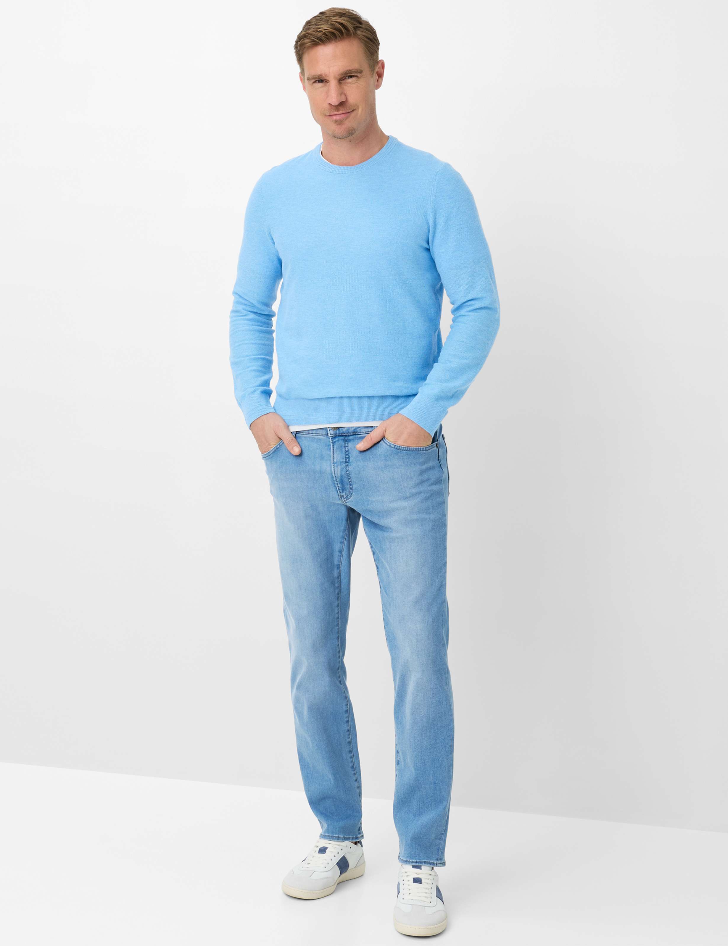 Men Style CHUCK Denim Blue Modern Fit Model Outfit