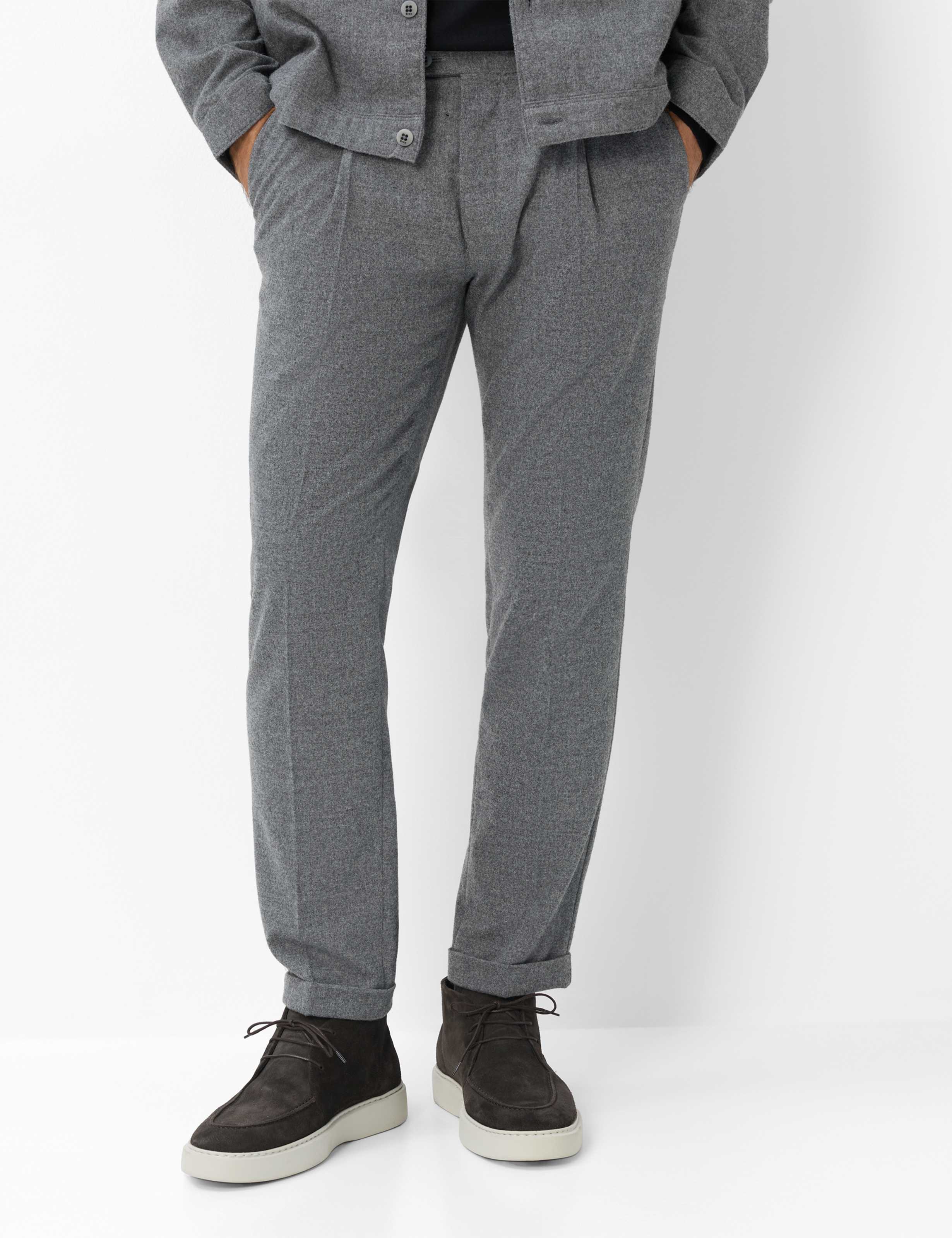 Herren Style TINO Hellgrau Tapered Fit Model Front