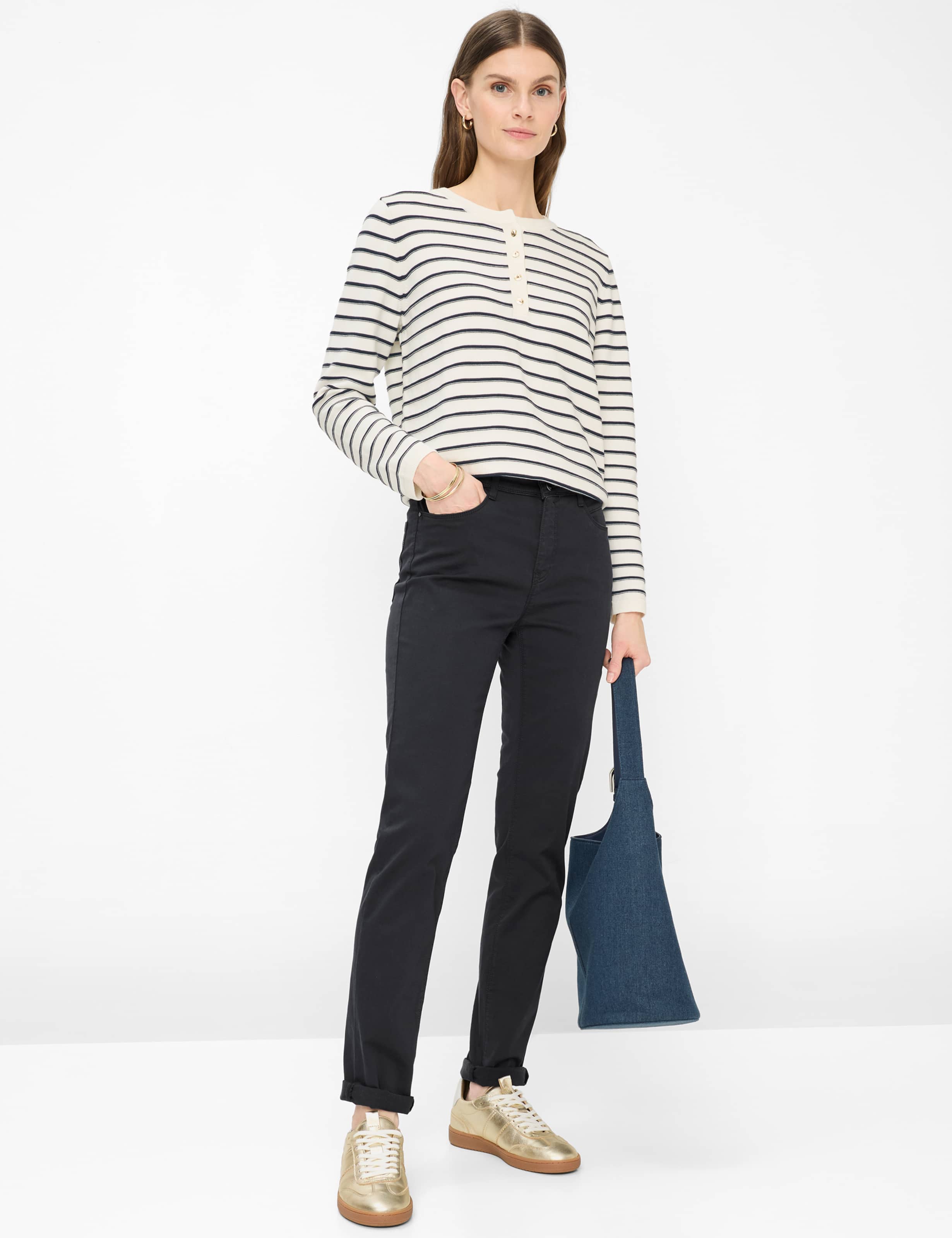 Women Style MARY Perma Blue Regular Fit Model Outfit