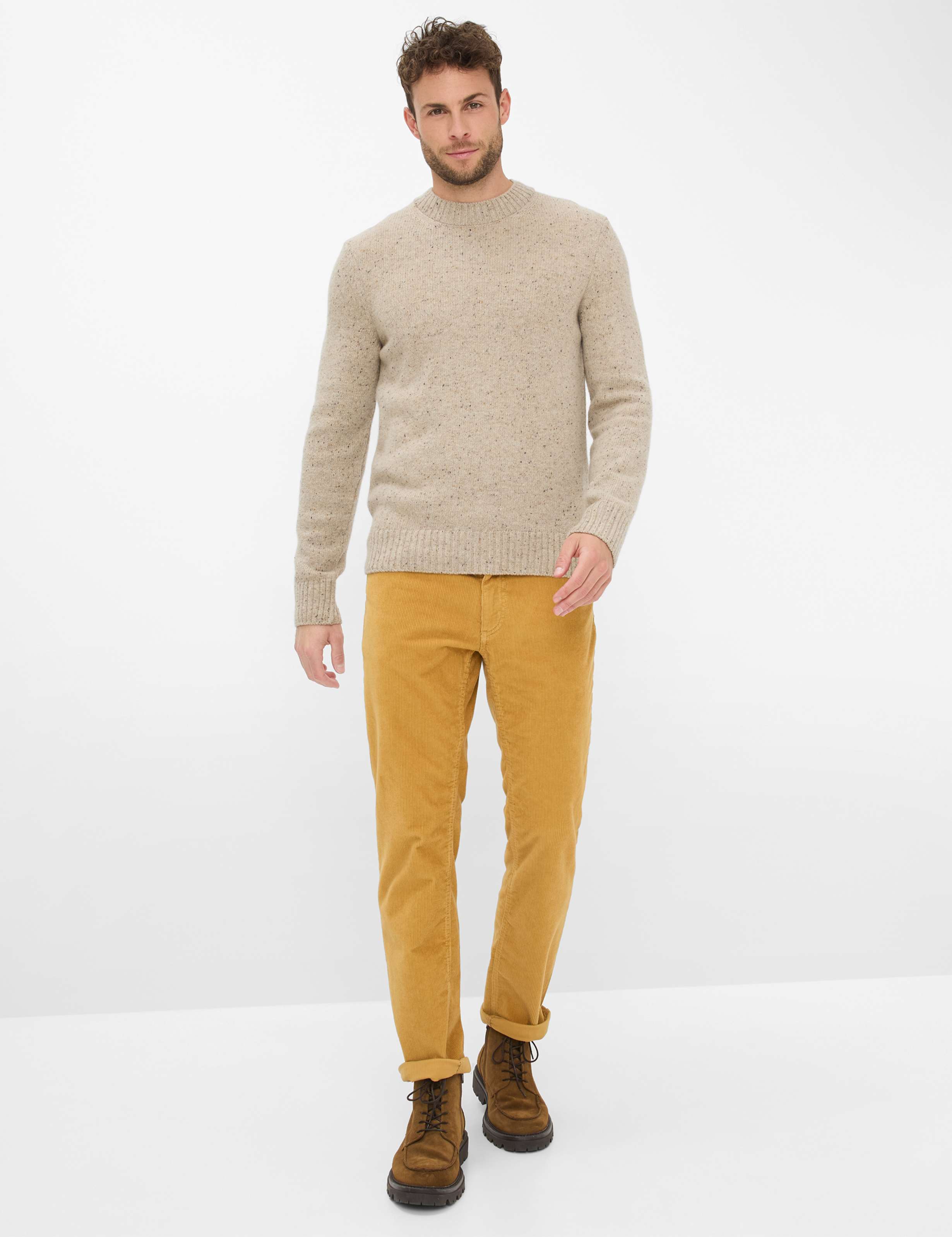 Homme Style COOPER Jaune Regular Fit Tenue du mannequin