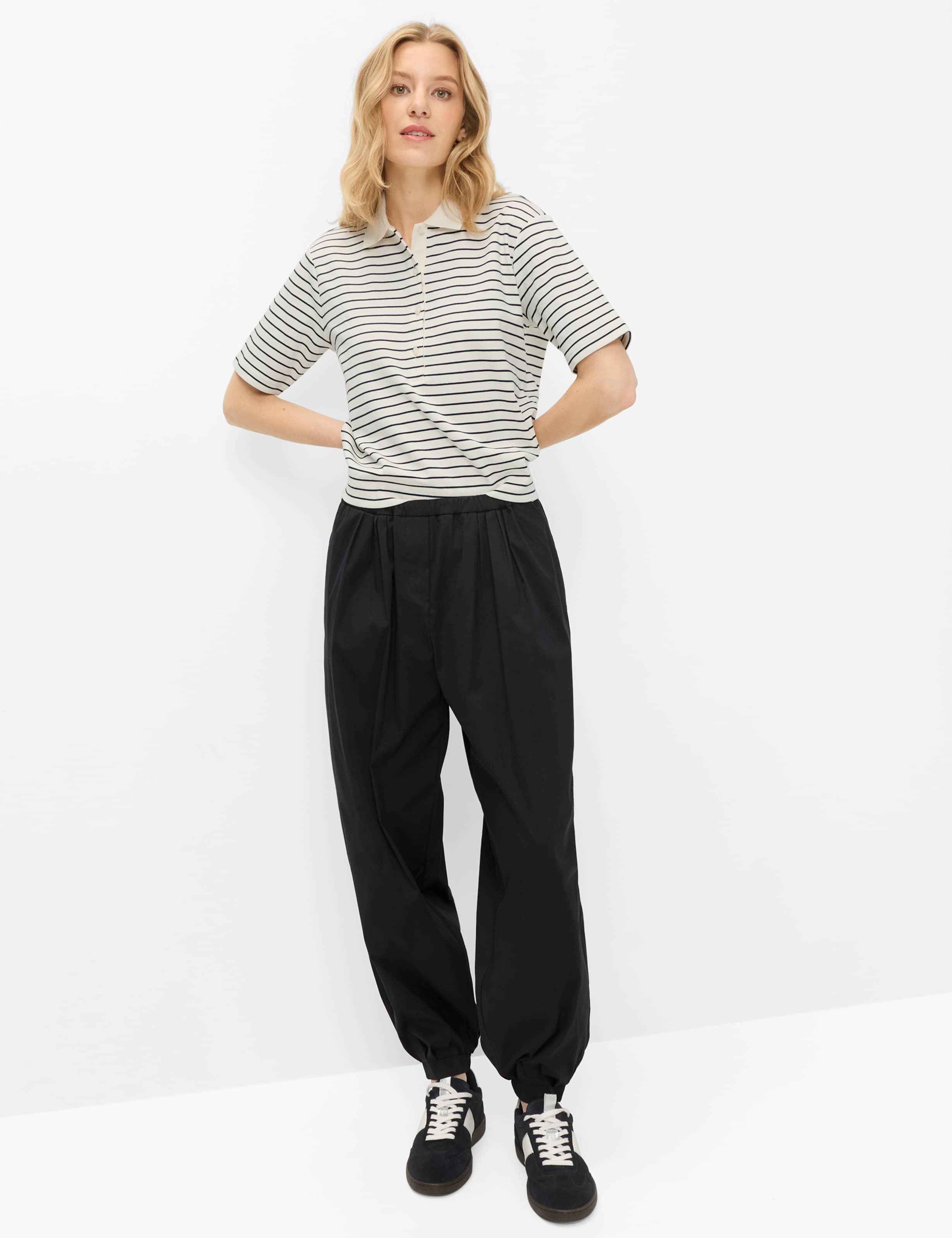 Damen Style MABEL S Dunkelblau Relaxed Fit Model Outfit