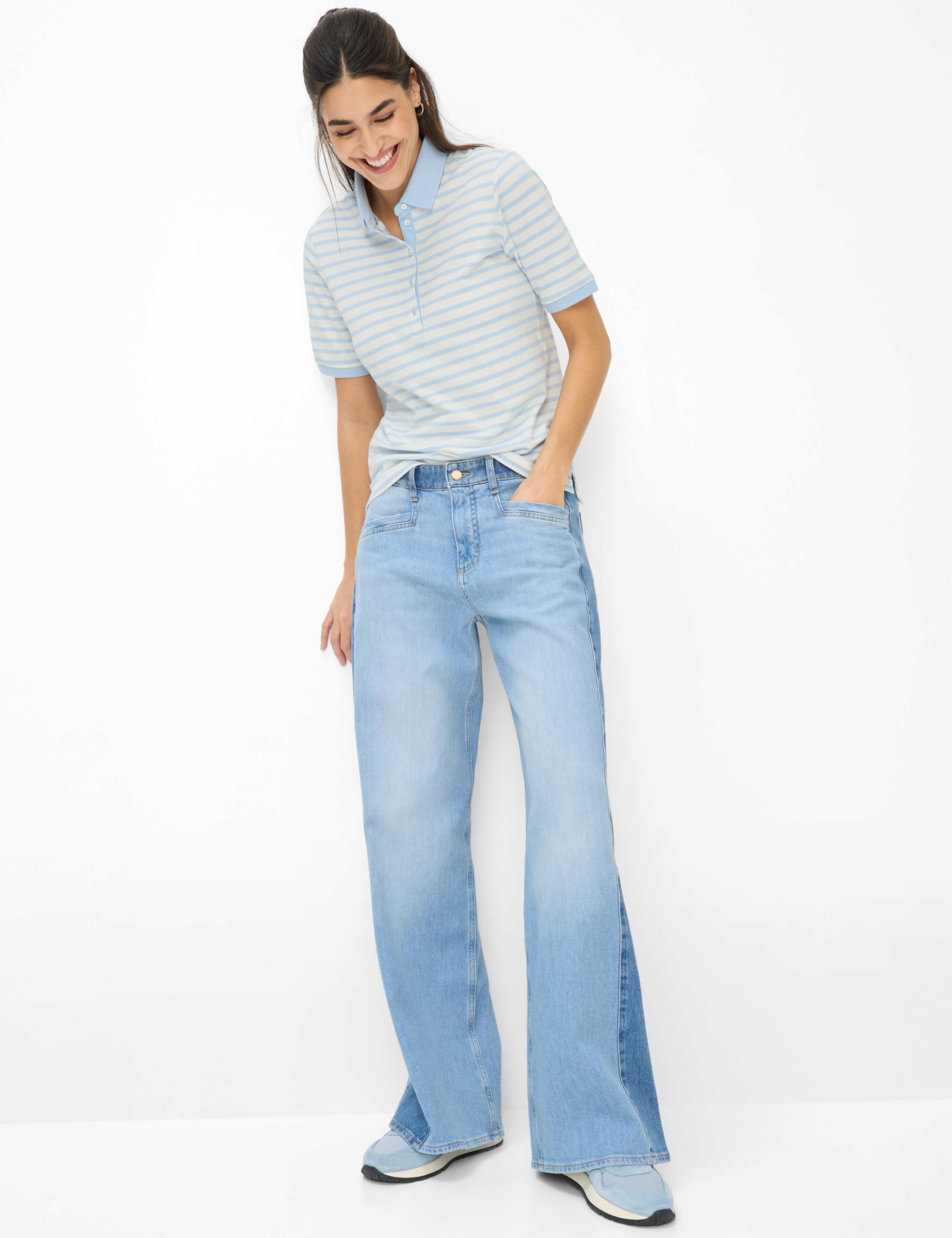 Femme Style CLEO Bleu Clair  Tenue du mannequin